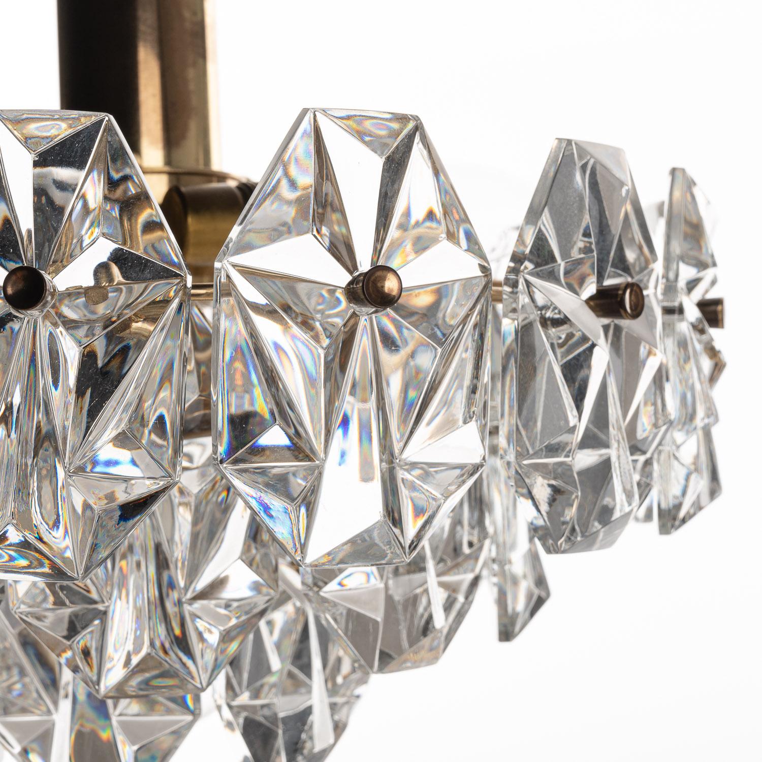 This is a classic 1960s Kinkeldey lamp, blending copper with crystal for an opulent feel. This is an incredibly stylish lamp on its own, but comes to life when lit up by the three E14 bulb s and one E27 bulb shining down.