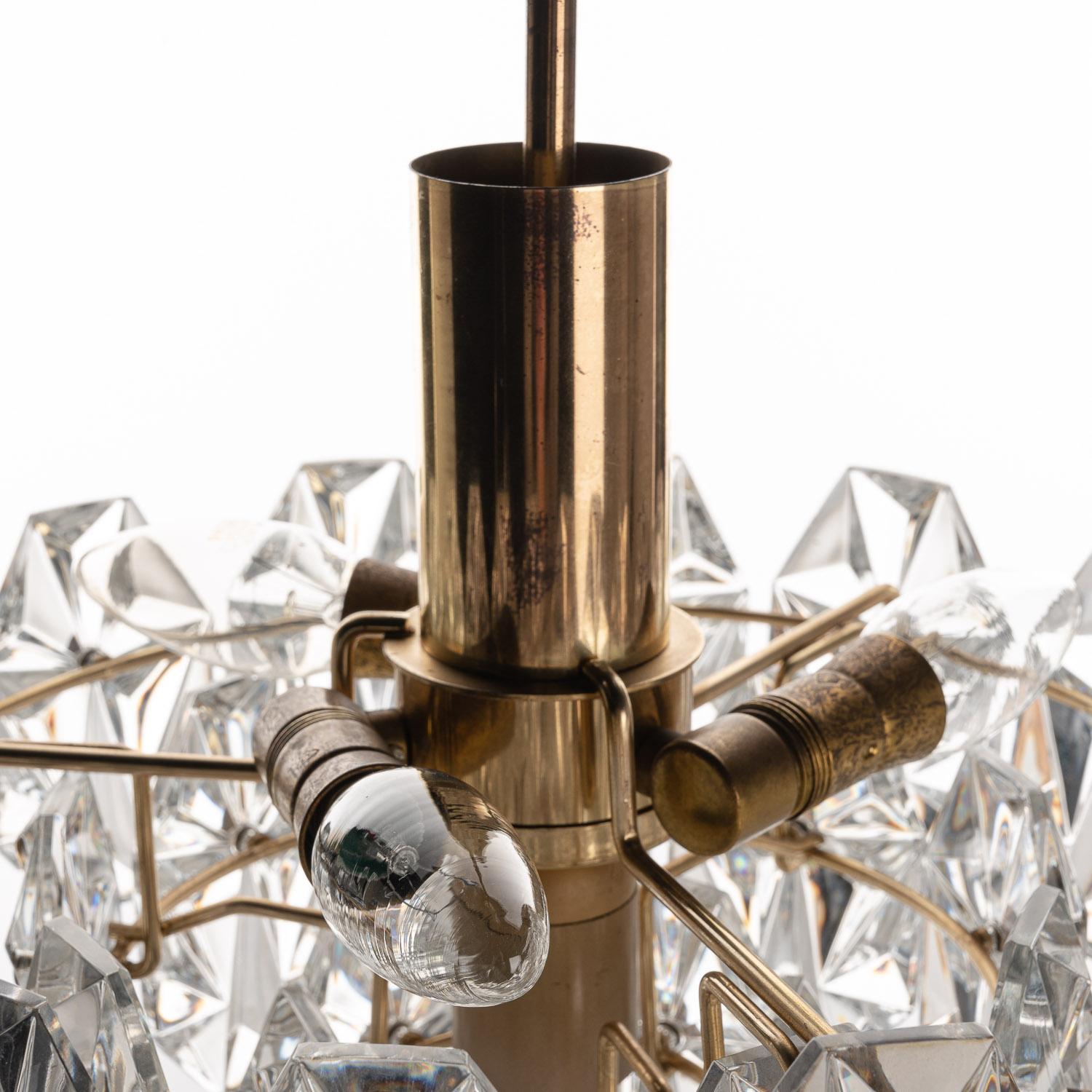 Lámpara de cristal y cromo de 7 luces de los años 60 by Kinkeldey Alemán en venta