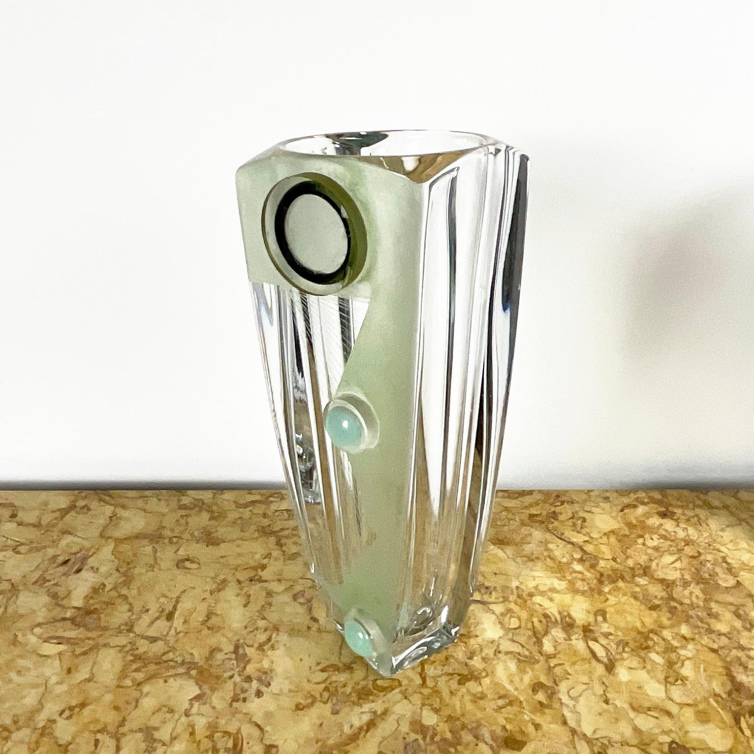 This vase was designed by Anatole Riecke, a Russian glass artist renowned for his role in the Parisian Art Deco movement. Based in Paris, Riecke became particularly known for his decorative glass works.
From 1930 to 1937, he designed the glass