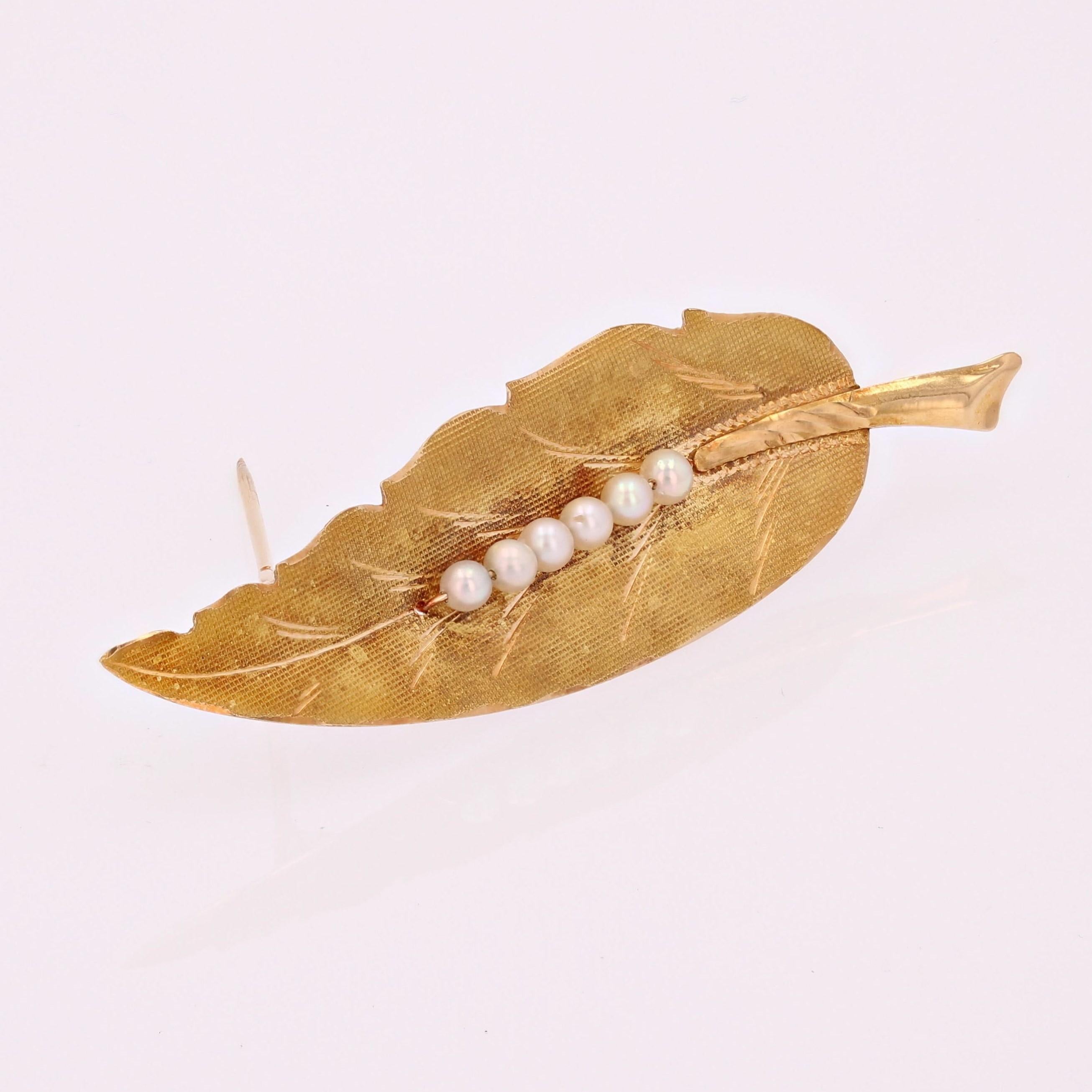 1960s Cultured Pearl 18 Karat Yellow Gold Feather Brooch In Good Condition In Poitiers, FR