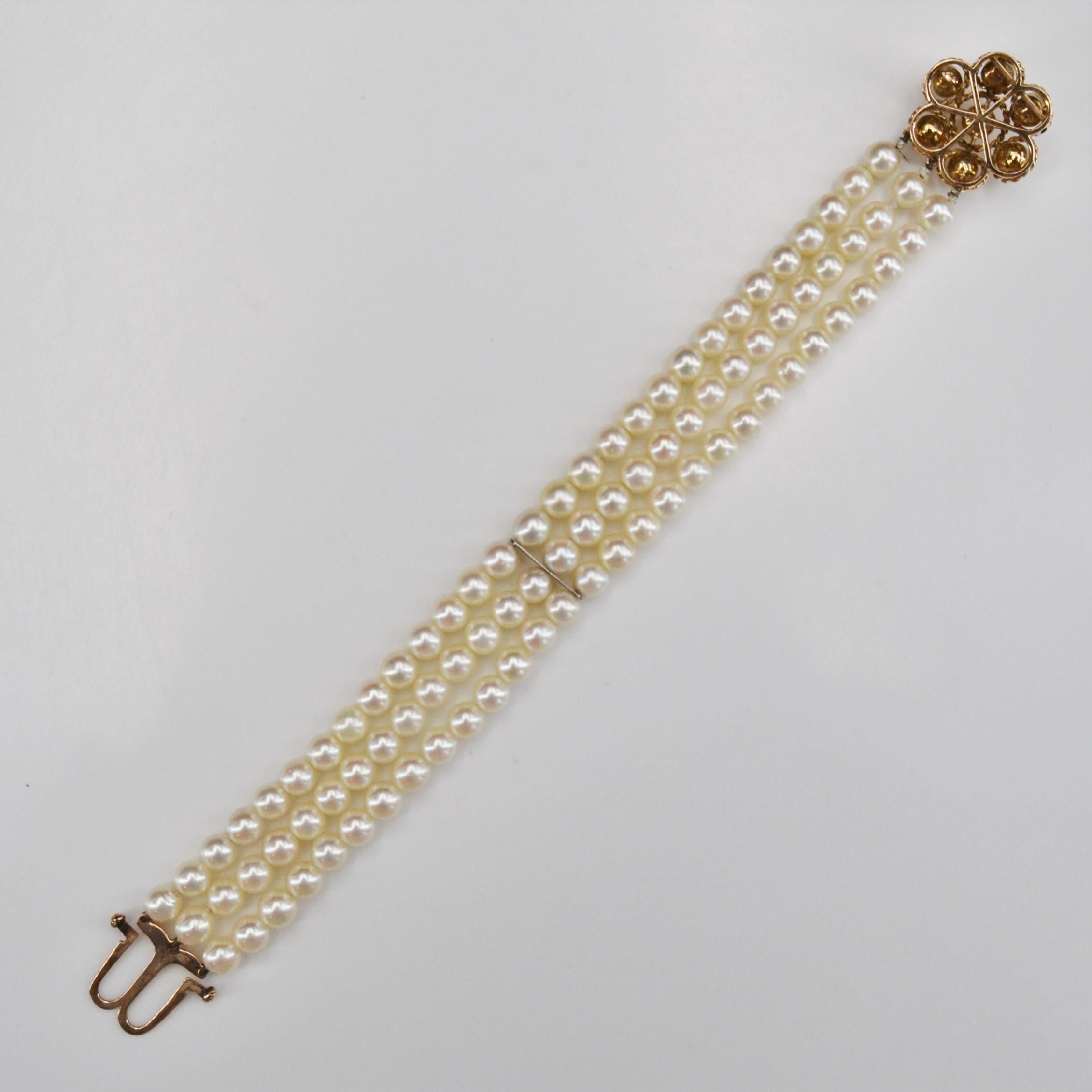 1960s Cultured Pearl 18 Karat Yellow Gold Flower Clasp 3 Rows Bracelet For Sale 5