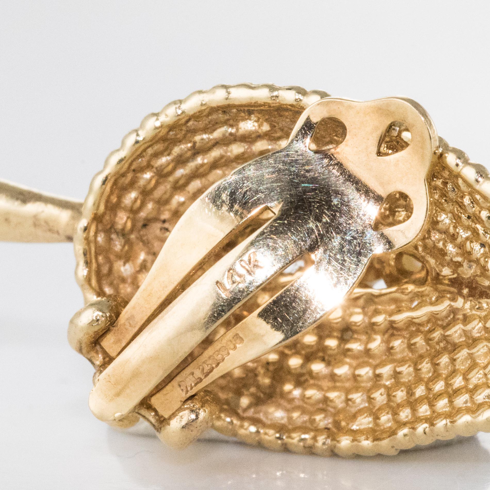 Boucles d'oreilles clips en or jaune et perles de culture des années 1960 en vente 4