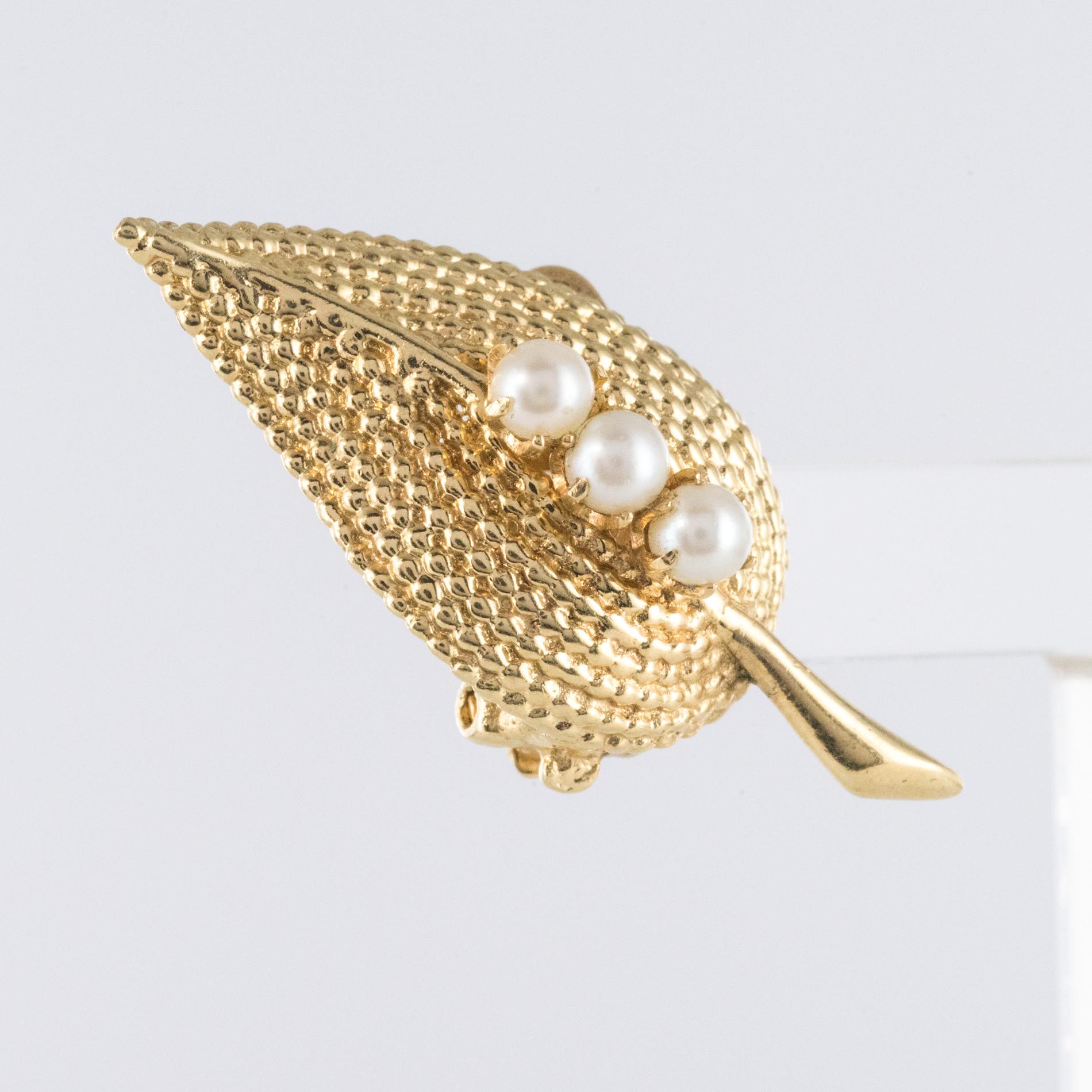 1960s Cultured Pearl Yellow Gold Clips Earrings In Good Condition For Sale In Poitiers, FR