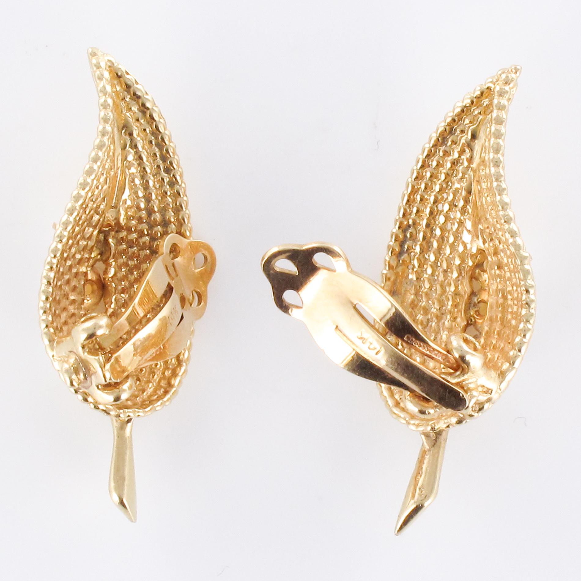 1960s Cultured Pearl Yellow Gold Clips Earrings For Sale 3