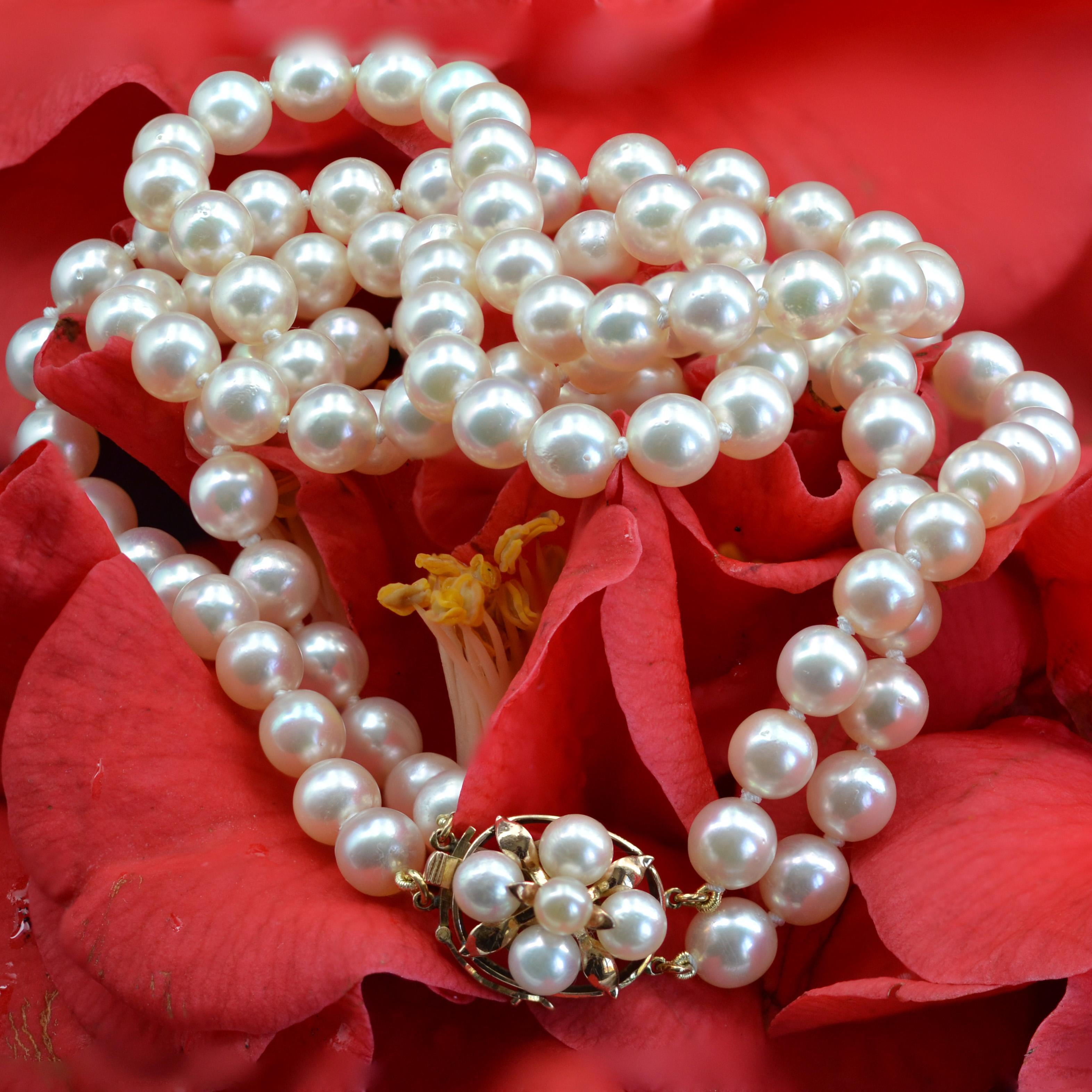Perle Collier à double rangée de perles de culture en or jaune des années 1960 en vente