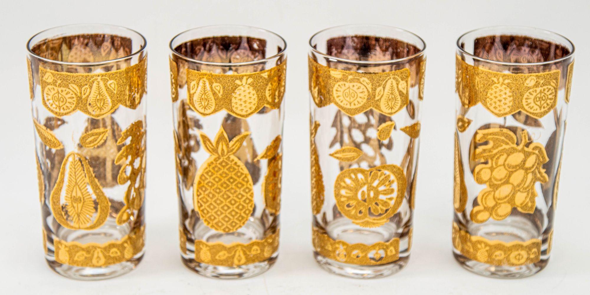 1960s Culver Cocktail Glasses with 22-Karat Gold Florentine Pattern Set of Four.
Elegant vintage midcentury Culver barware glasses with a gold leaf finish.
Vintage Culver Florentine pattern cocktail glasses decorated in smooth and textured 22k gold