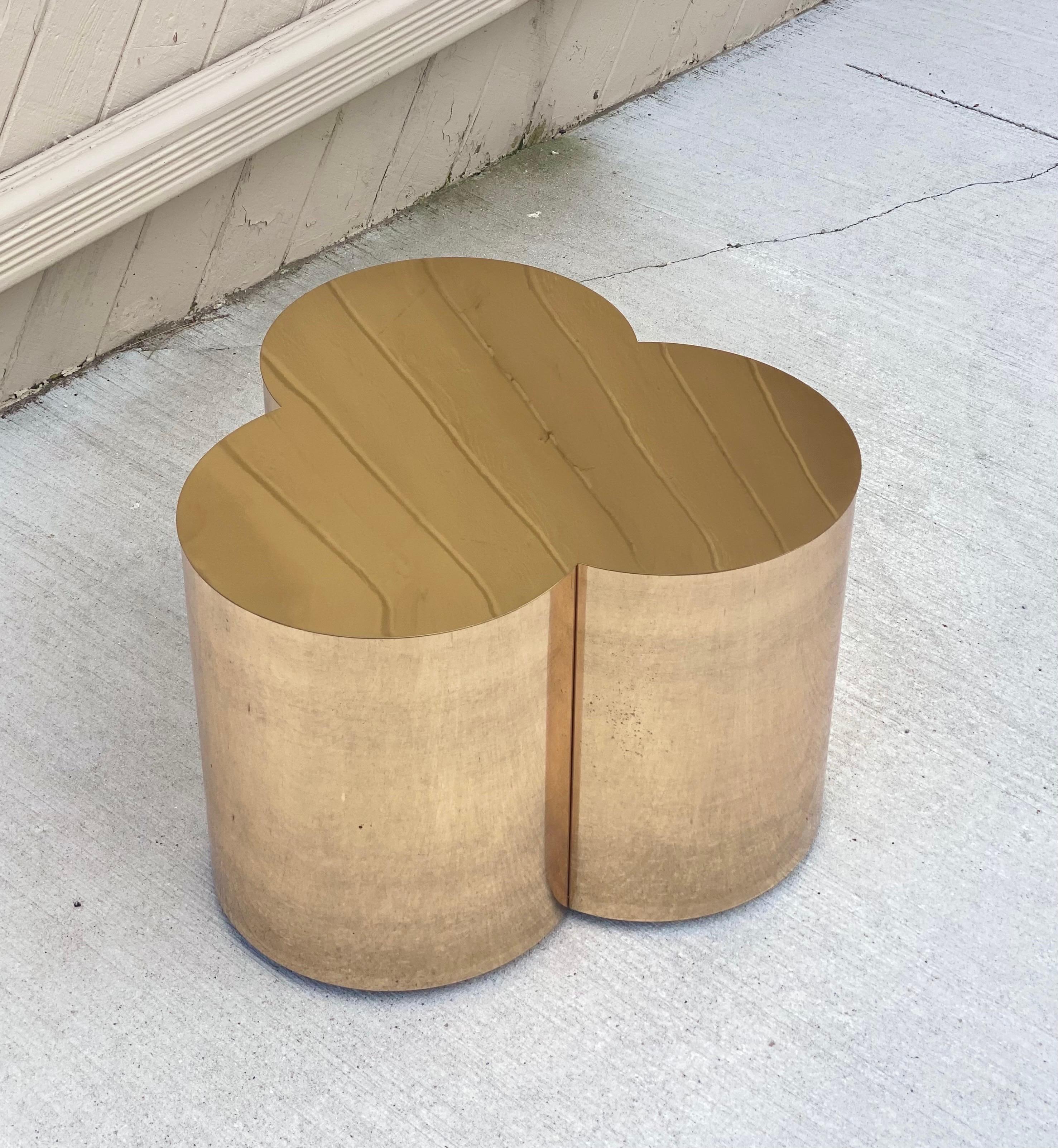 1960s Curtis Jere Sculptural Brass Trefoil Pedestal Round Coffee Table In Good Condition In Farmington Hills, MI