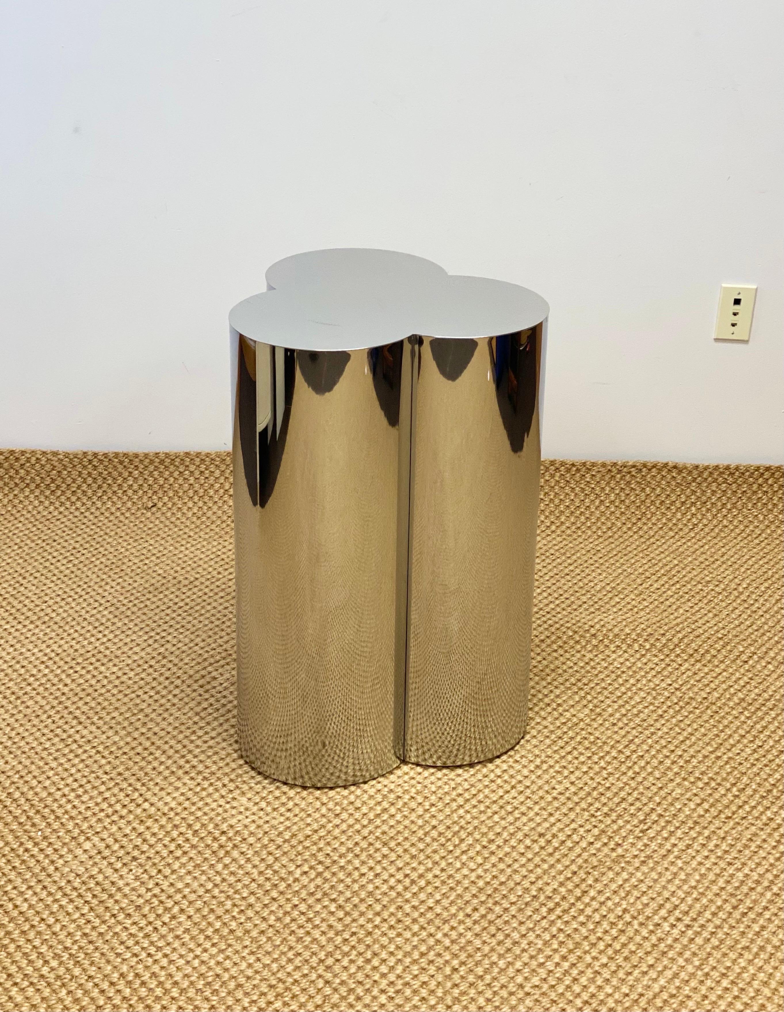 We are very pleased to offer a sculptural chrome pedestal table attributed to Curtis Jere, circa the 1960s. This tubular trefoil with a shiny, reflective surface is a Classic midcentury design and a testament to modern simplicity. Its Minimalist