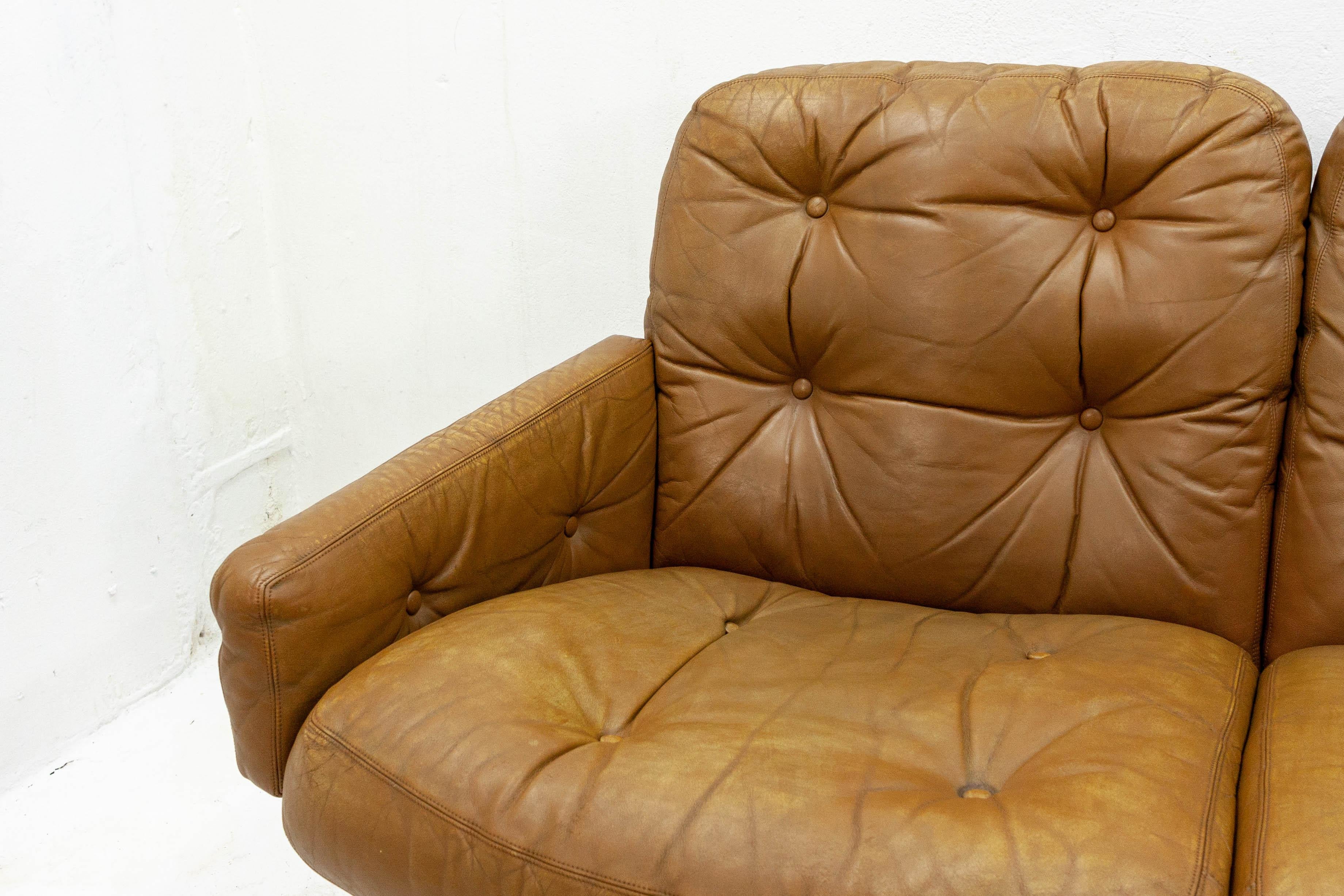 1960s Curved Leather Loveseat 2