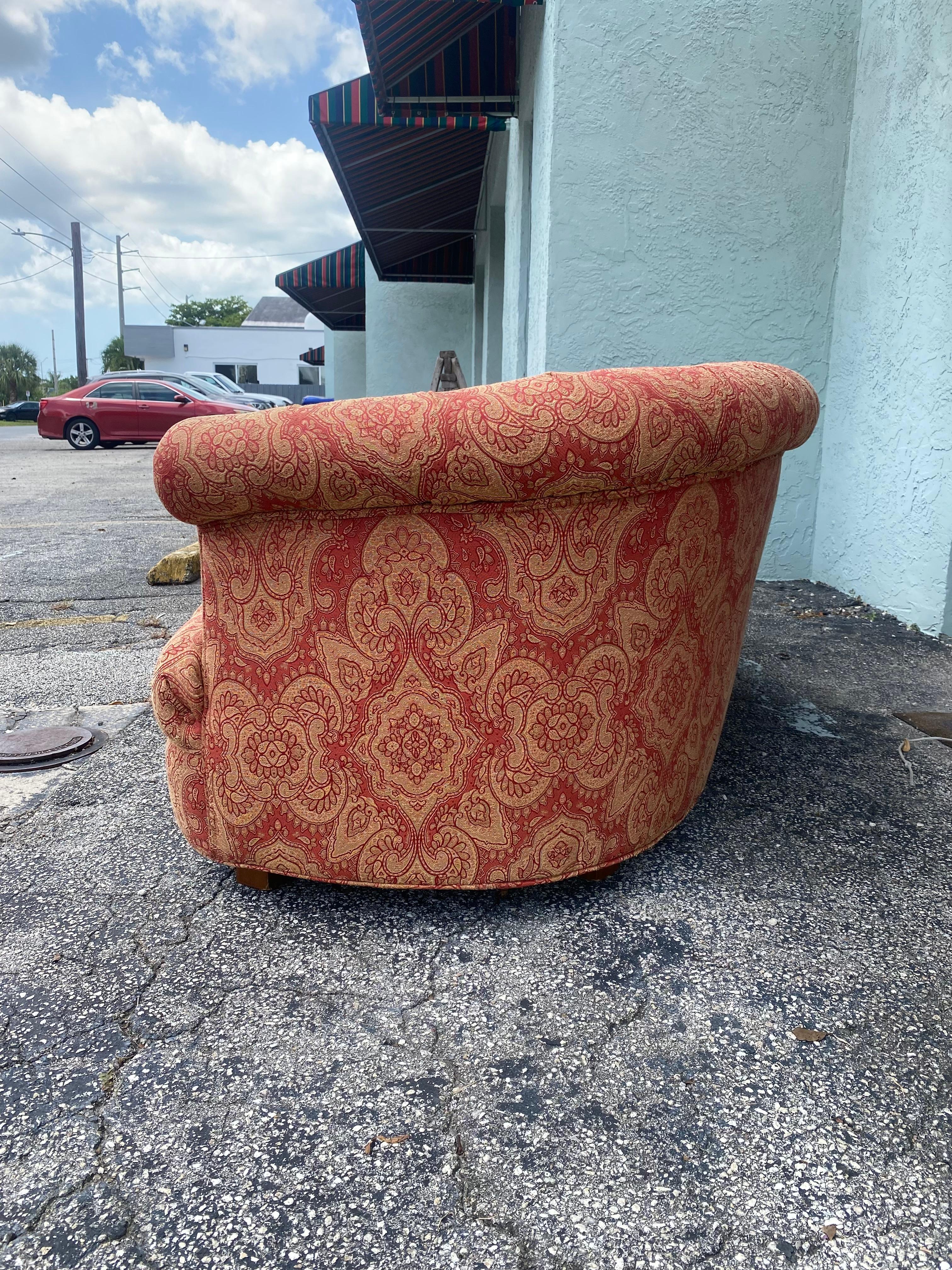 1960s Mid Century Curved Tufted Paisley Chesterfield Kidney Sofa In Good Condition For Sale In Fort Lauderdale, FL