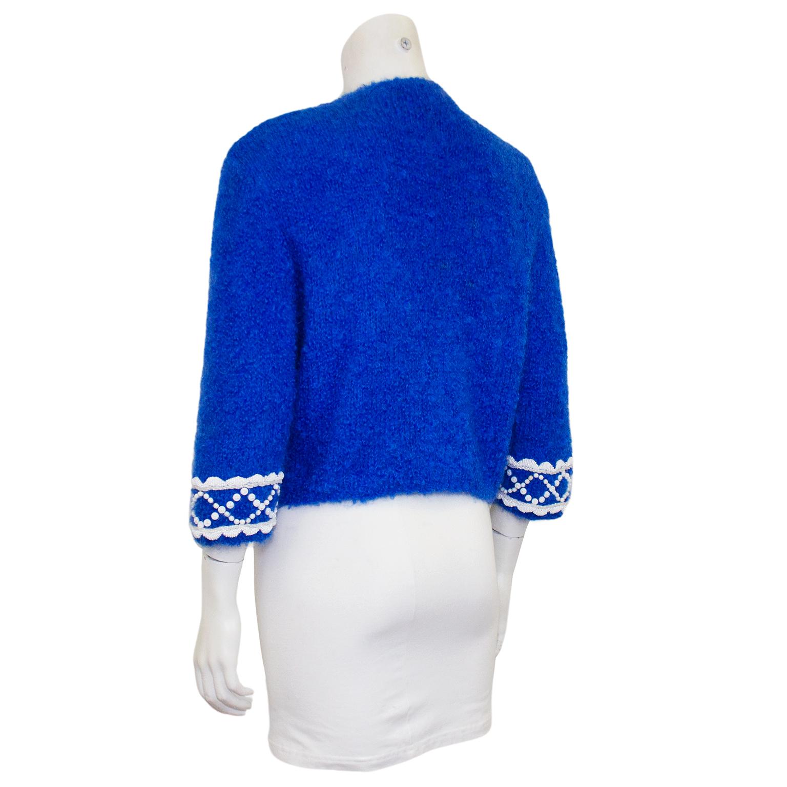 Gris Cardigan boléro en mohair bleu royal tricoté sur mesure des années 1960 en vente