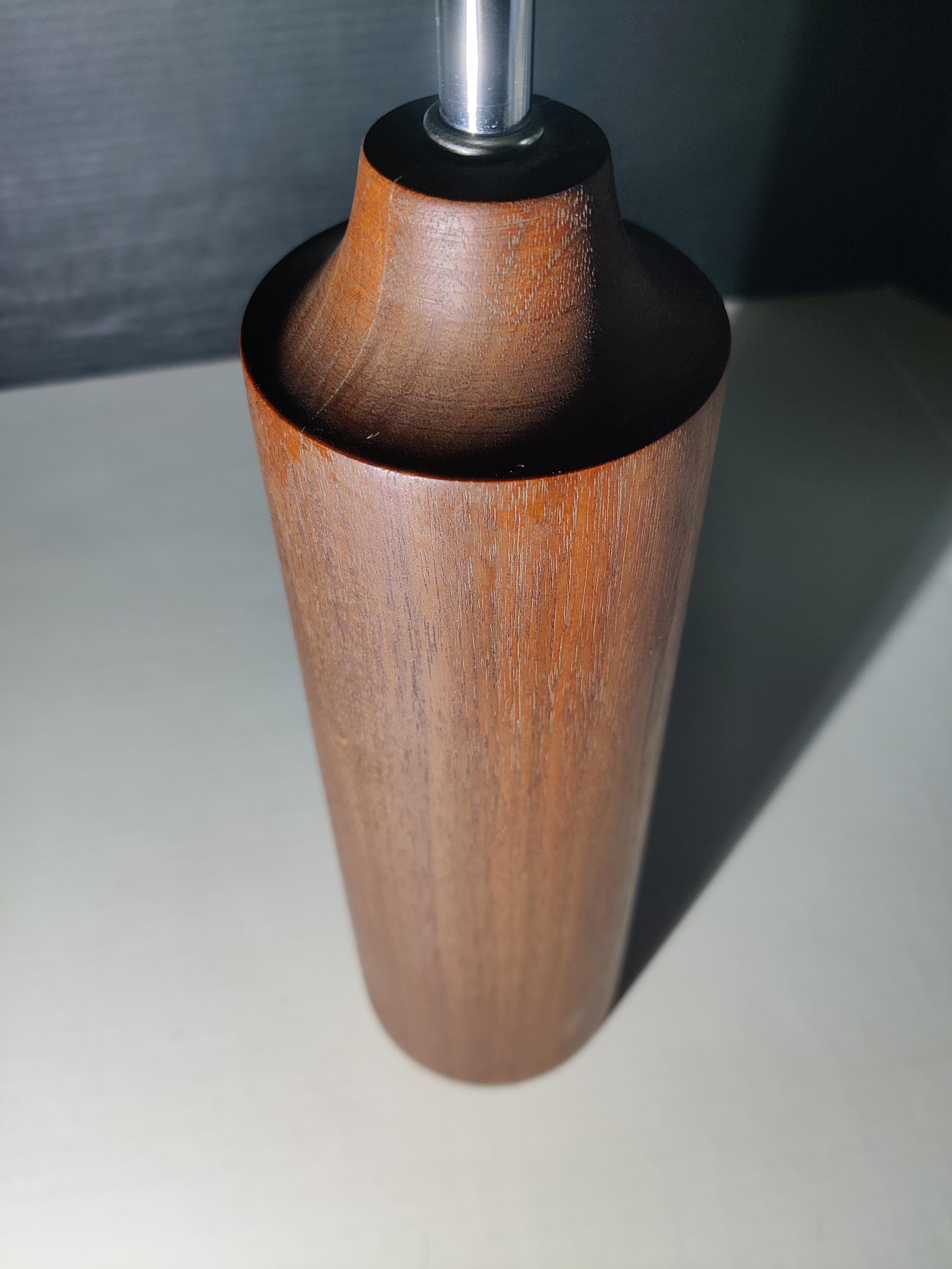 1960s cylinder shaped teak lamp For Sale 5