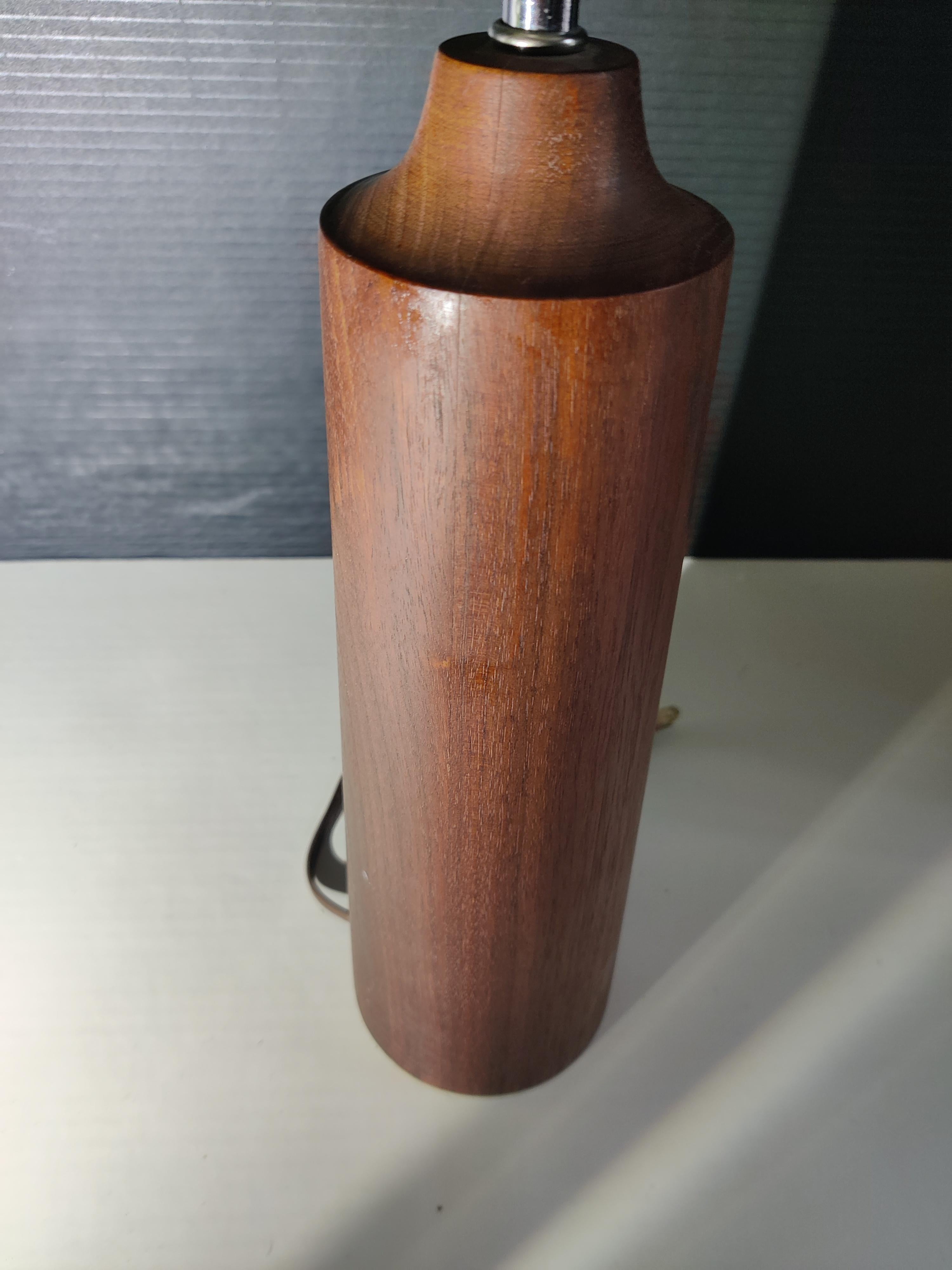 1960s cylinder shaped teak lamp For Sale 3