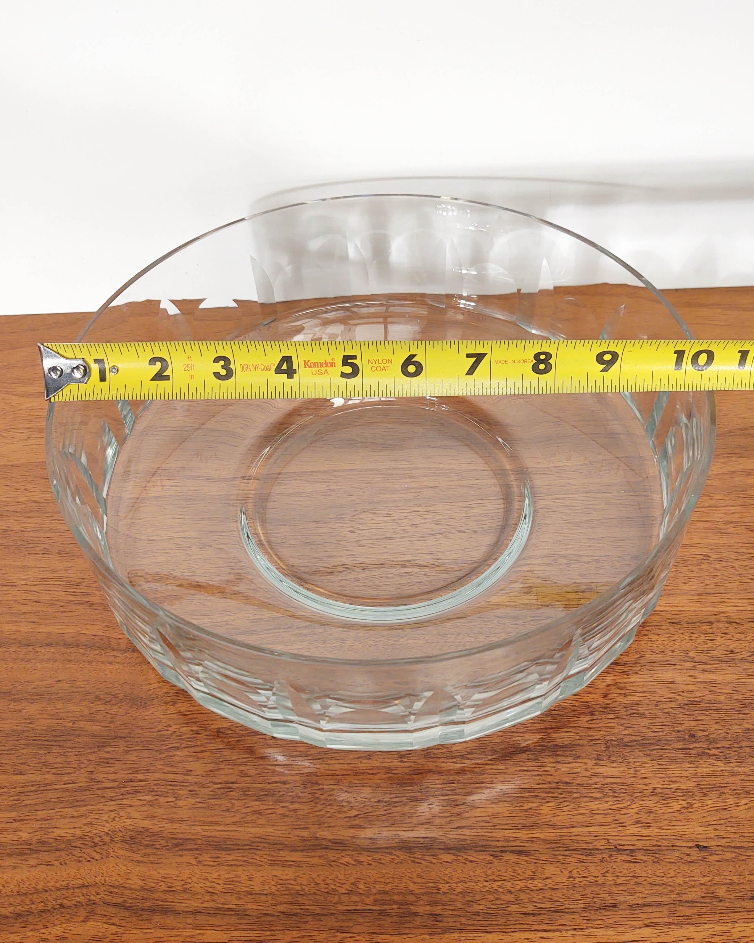 1960s Cylindrical Faceted Art Glass Serving Bowl For Sale 5