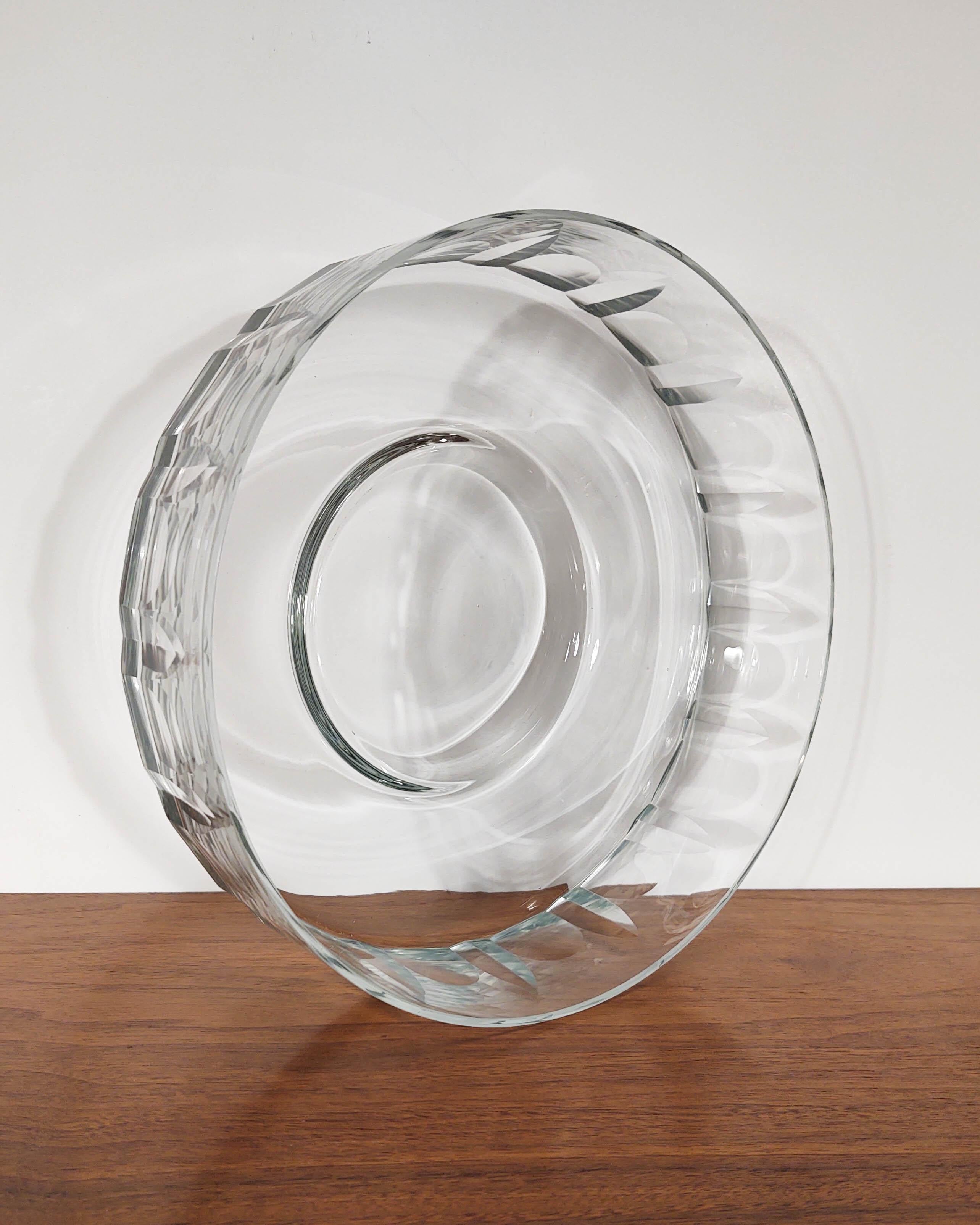 1960s Cylindrical Faceted Art Glass Serving Bowl For Sale 7