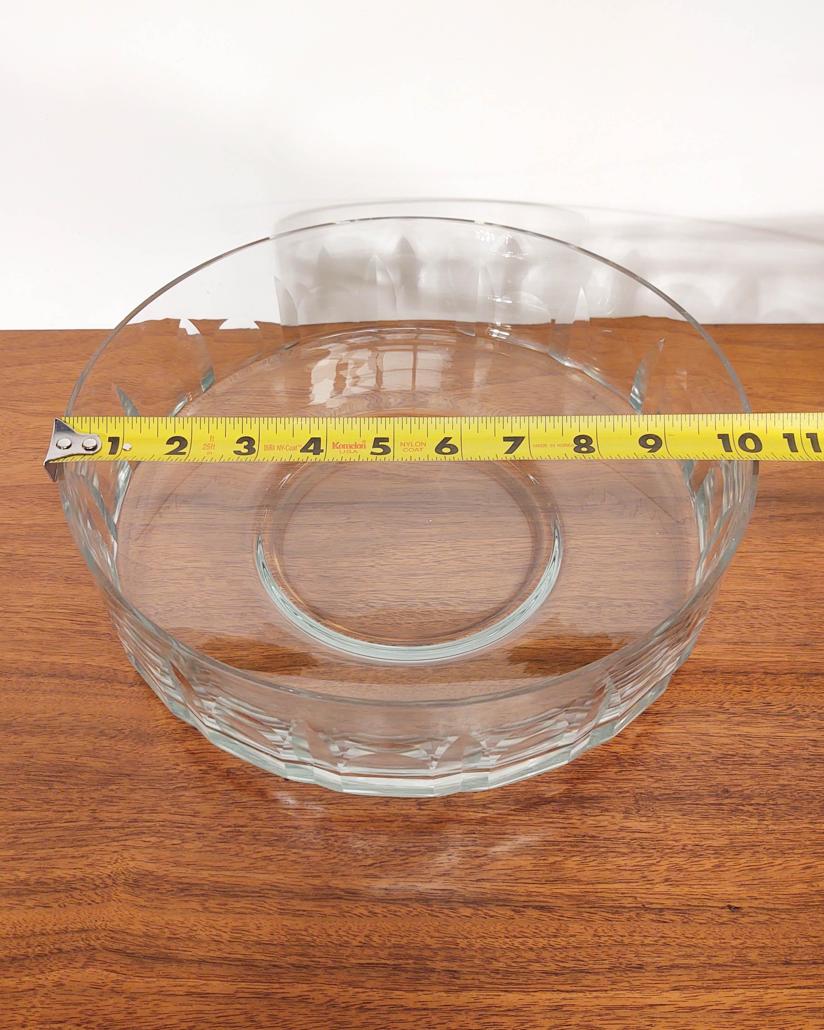 1960s Cylindrical Faceted Art Glass Serving Bowl For Sale 4