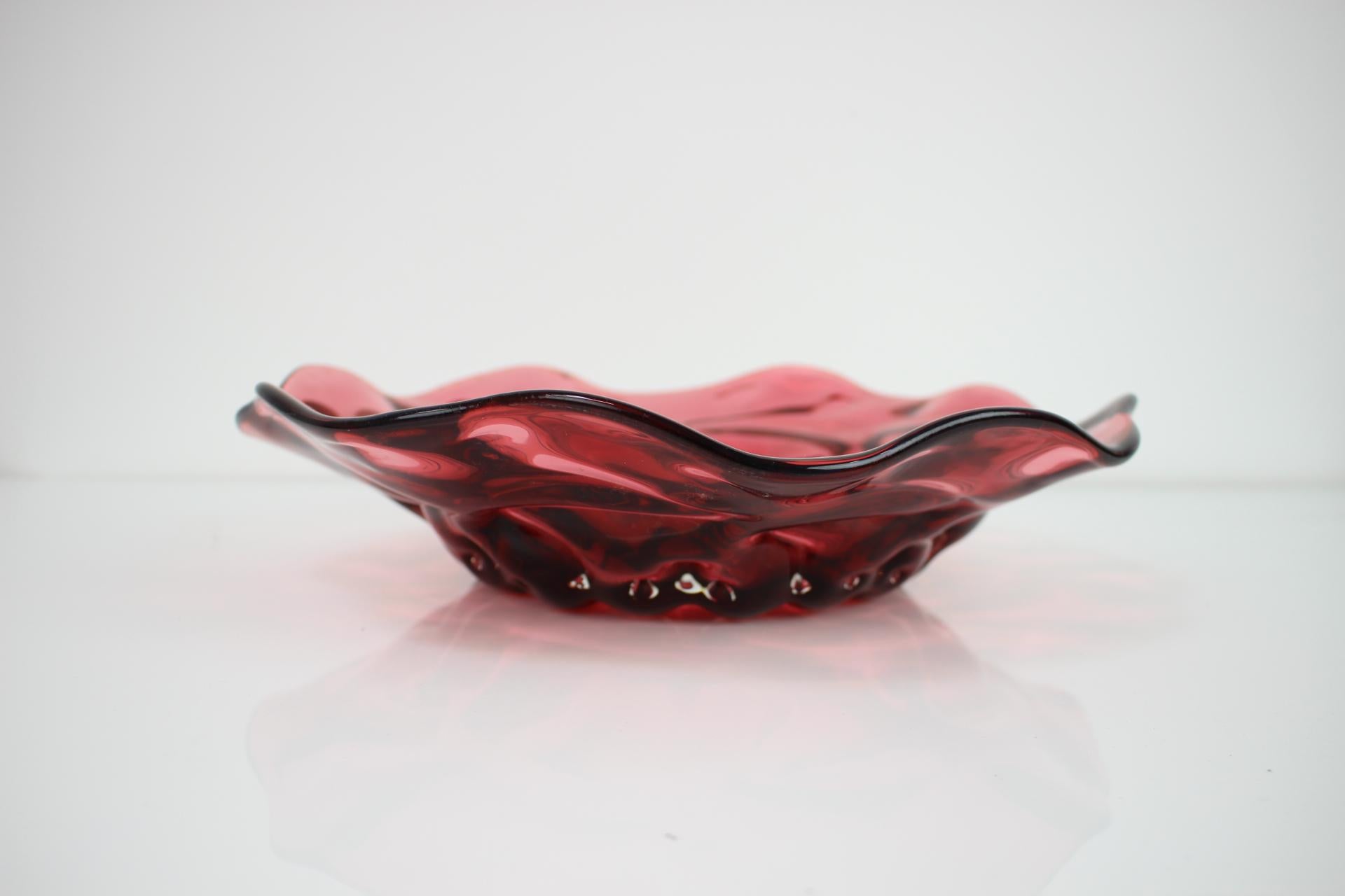XX secolo Ciotola in vetro artistico ceco del 1960 di Josef Hospodka per Chribska Glassworks in vendita