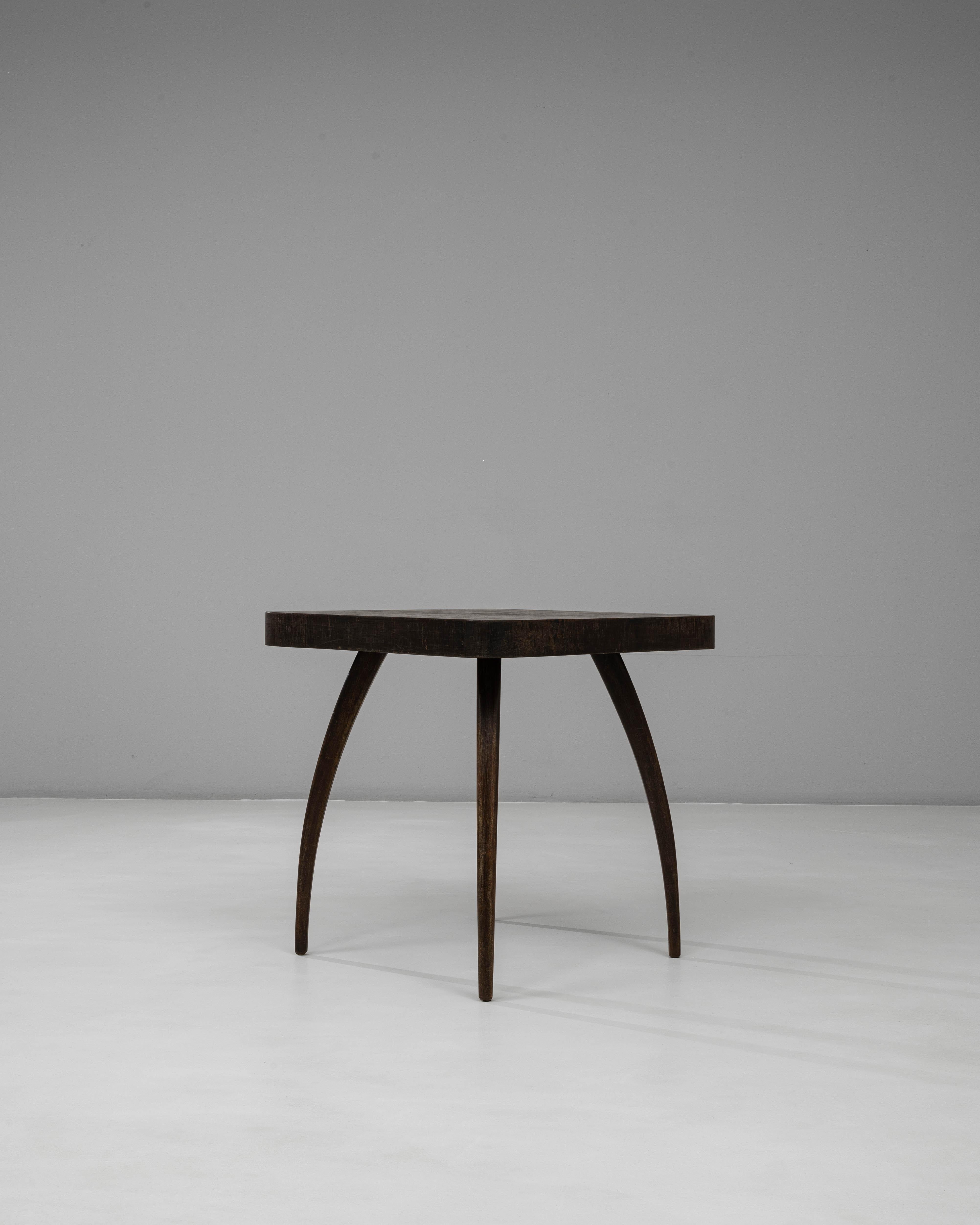 Patiné 1960s Czech Black Patinated Spider Table By J. Halabala en vente