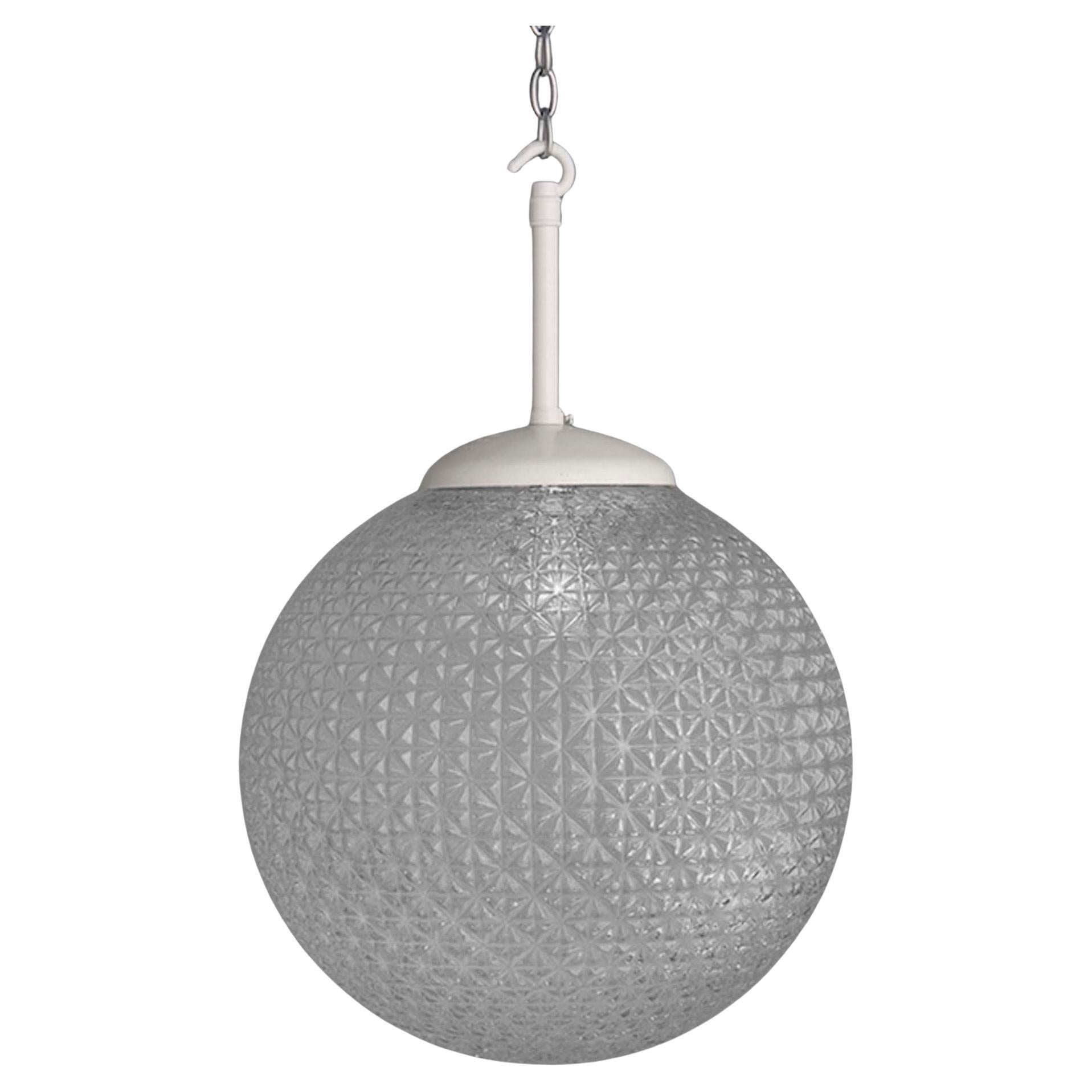 Lampada a sospensione a globo in vetro tagliato ceca del 1960