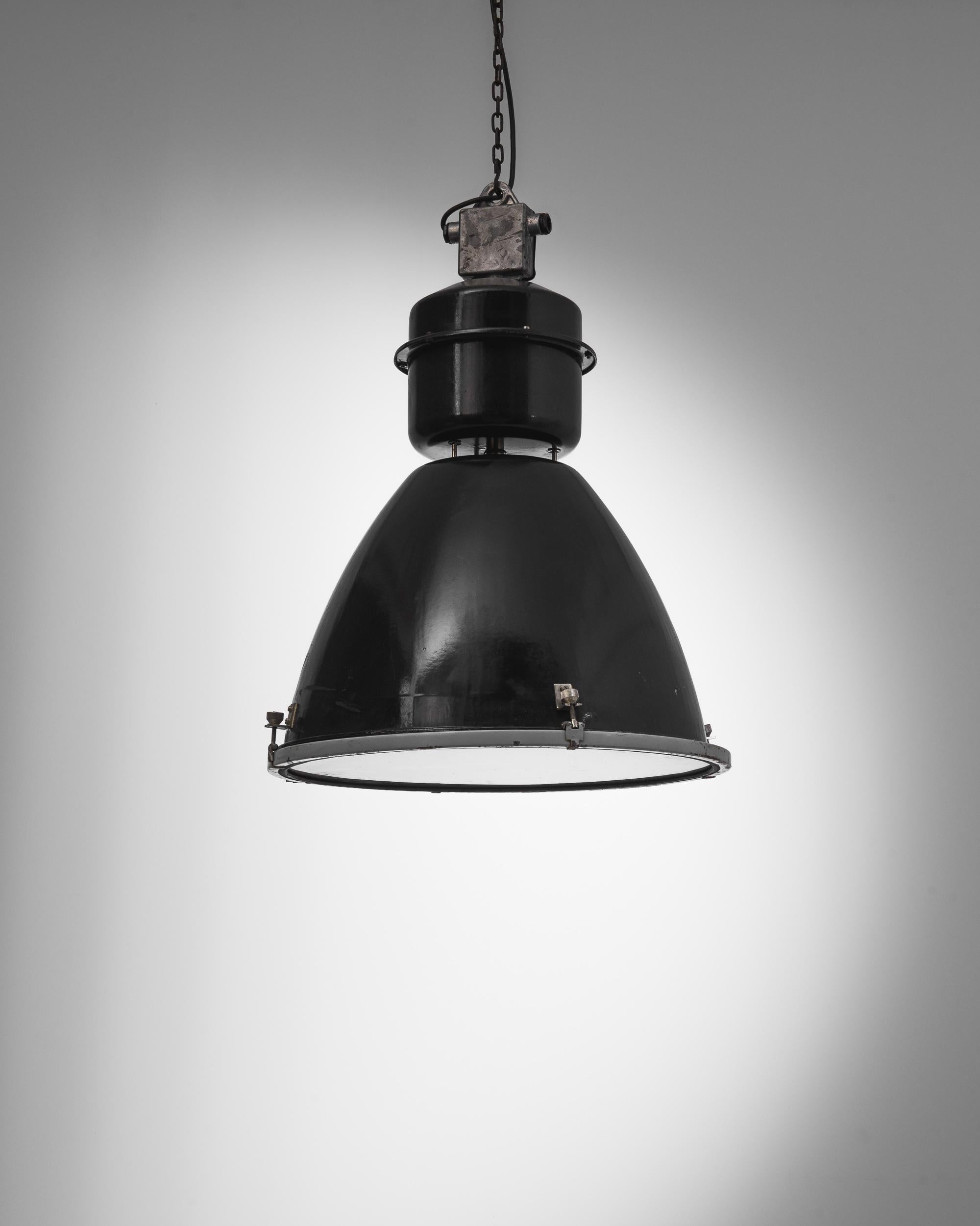 Bare essential lighting from the mid-20th century. Used in industry and lifted up by design champions like Le Corbusier. Originally designed to serve the purposes of industry, durable metal and robust construction also satisfy our desire for a