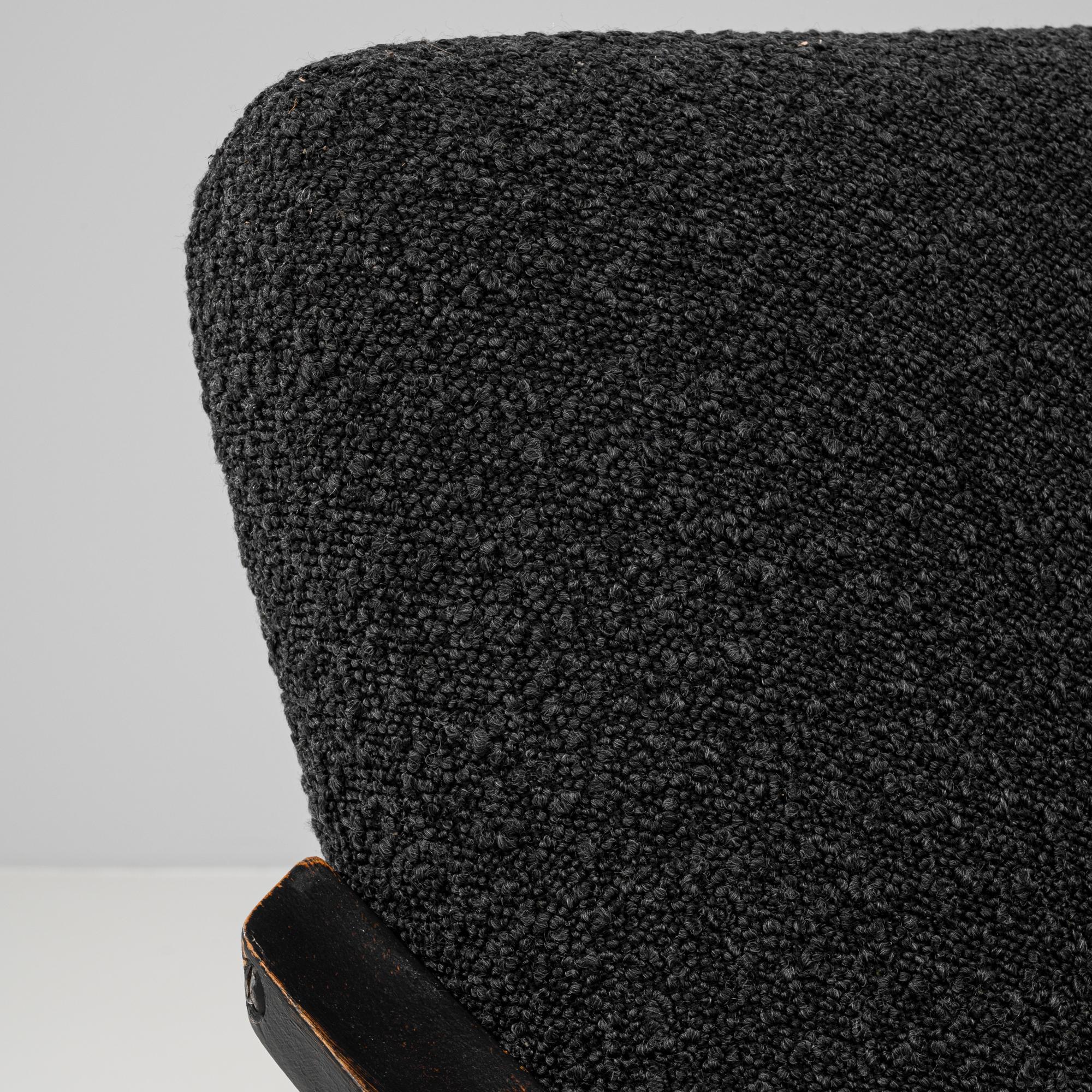 1960s Czech Pair of Upholstered Armchairs (Paire de fauteuils tapissés) en vente 6