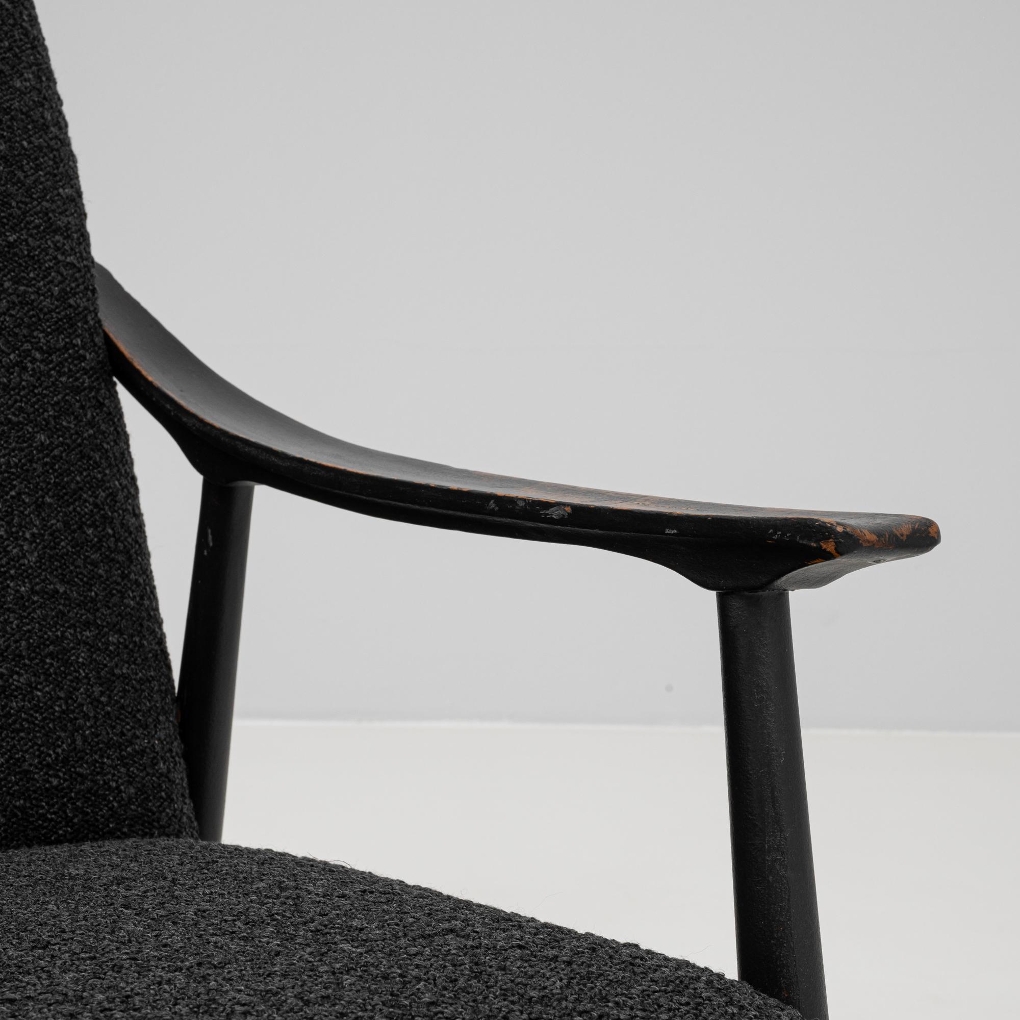 1960s Czech Pair of Upholstered Armchairs (Paire de fauteuils tapissés) en vente 7