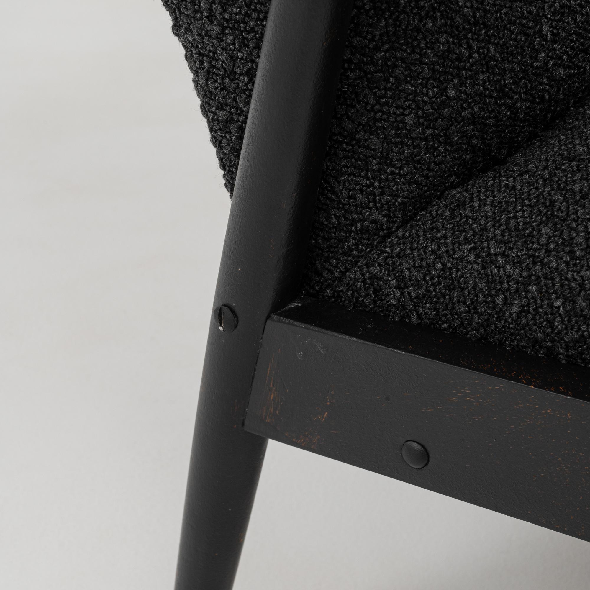 1960s Czech Pair of Upholstered Armchairs (Paire de fauteuils tapissés) en vente 8