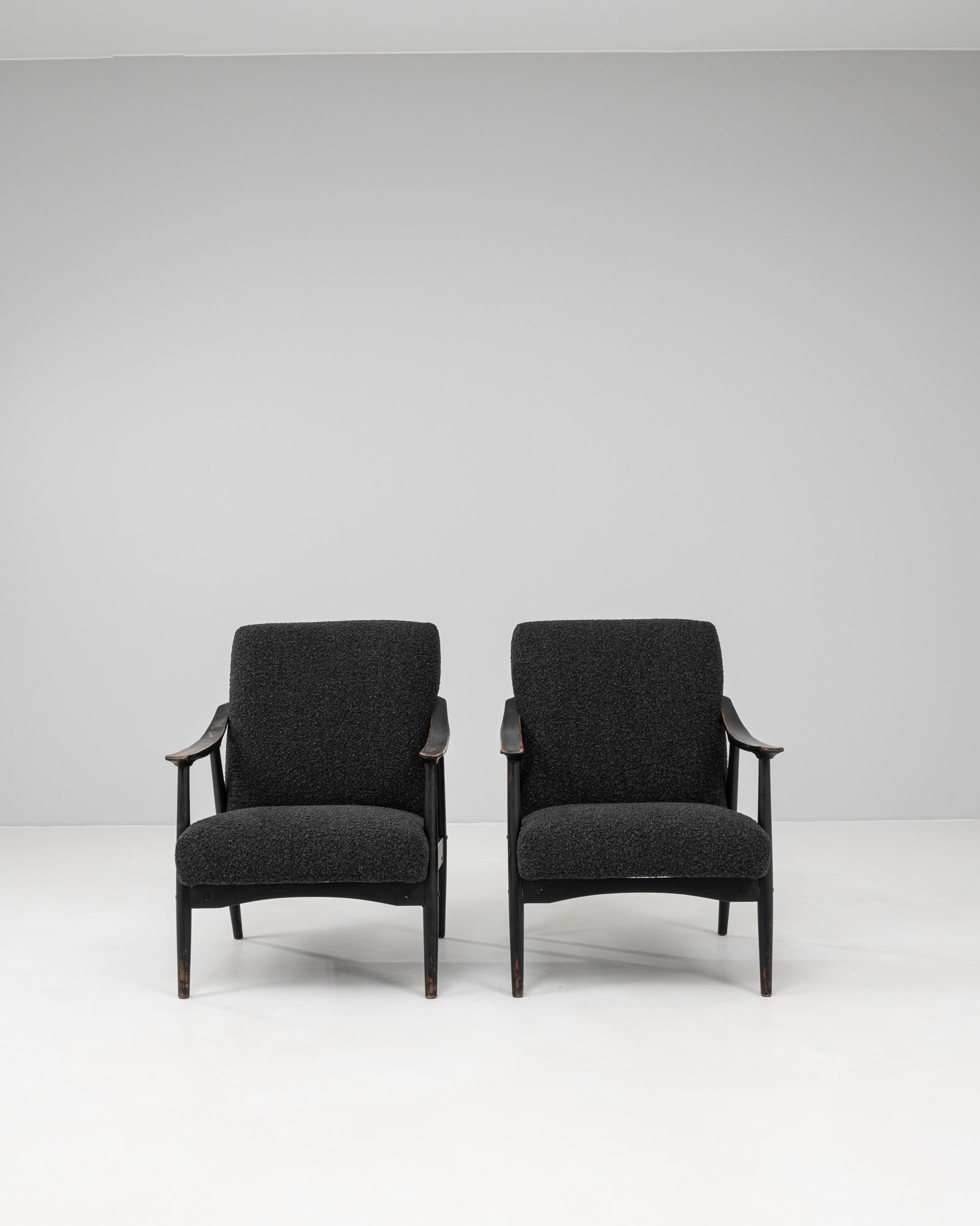 20ième siècle 1960s Czech Pair of Upholstered Armchairs (Paire de fauteuils tapissés) en vente