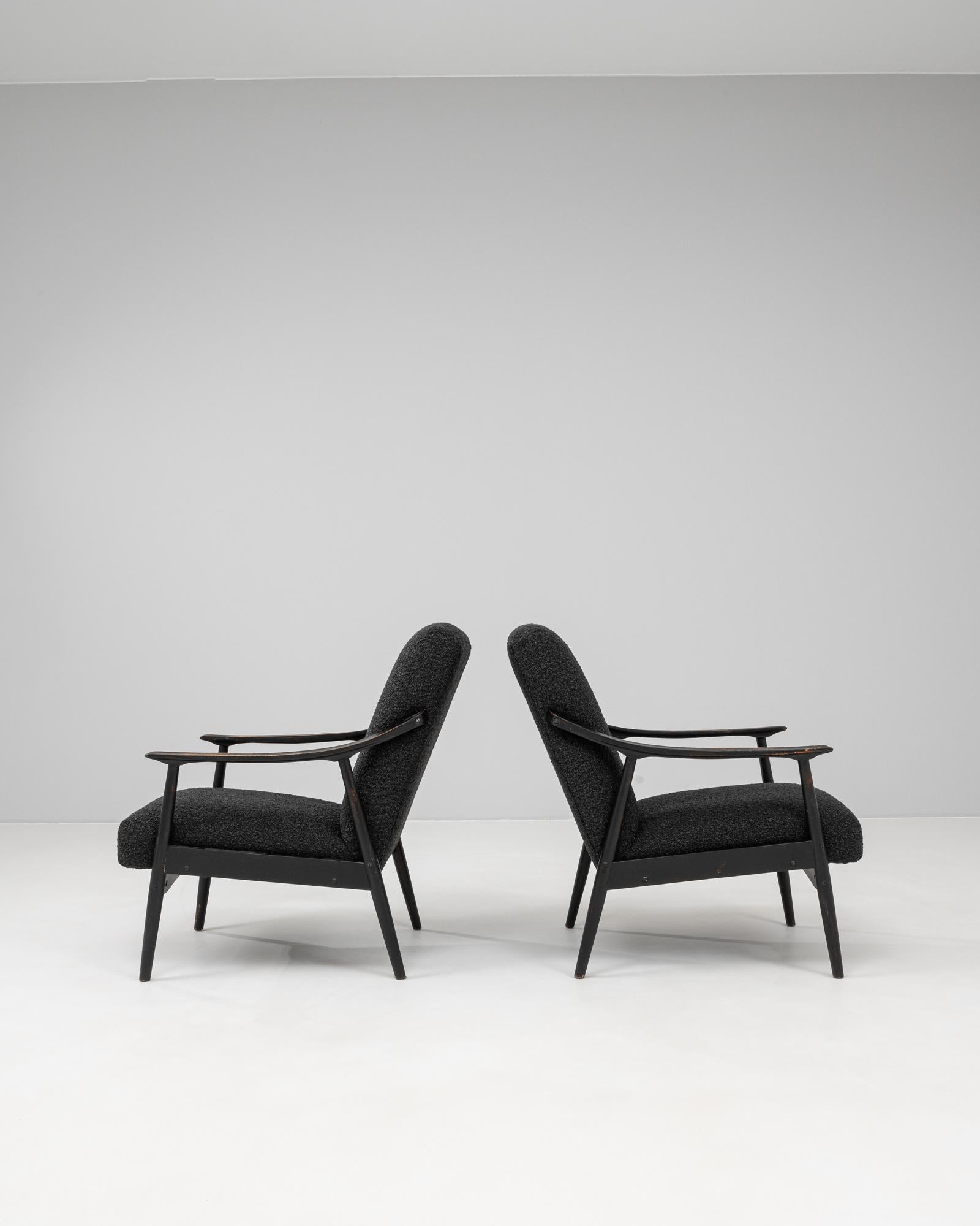 Tissu d'ameublement 1960s Czech Pair of Upholstered Armchairs (Paire de fauteuils tapissés) en vente