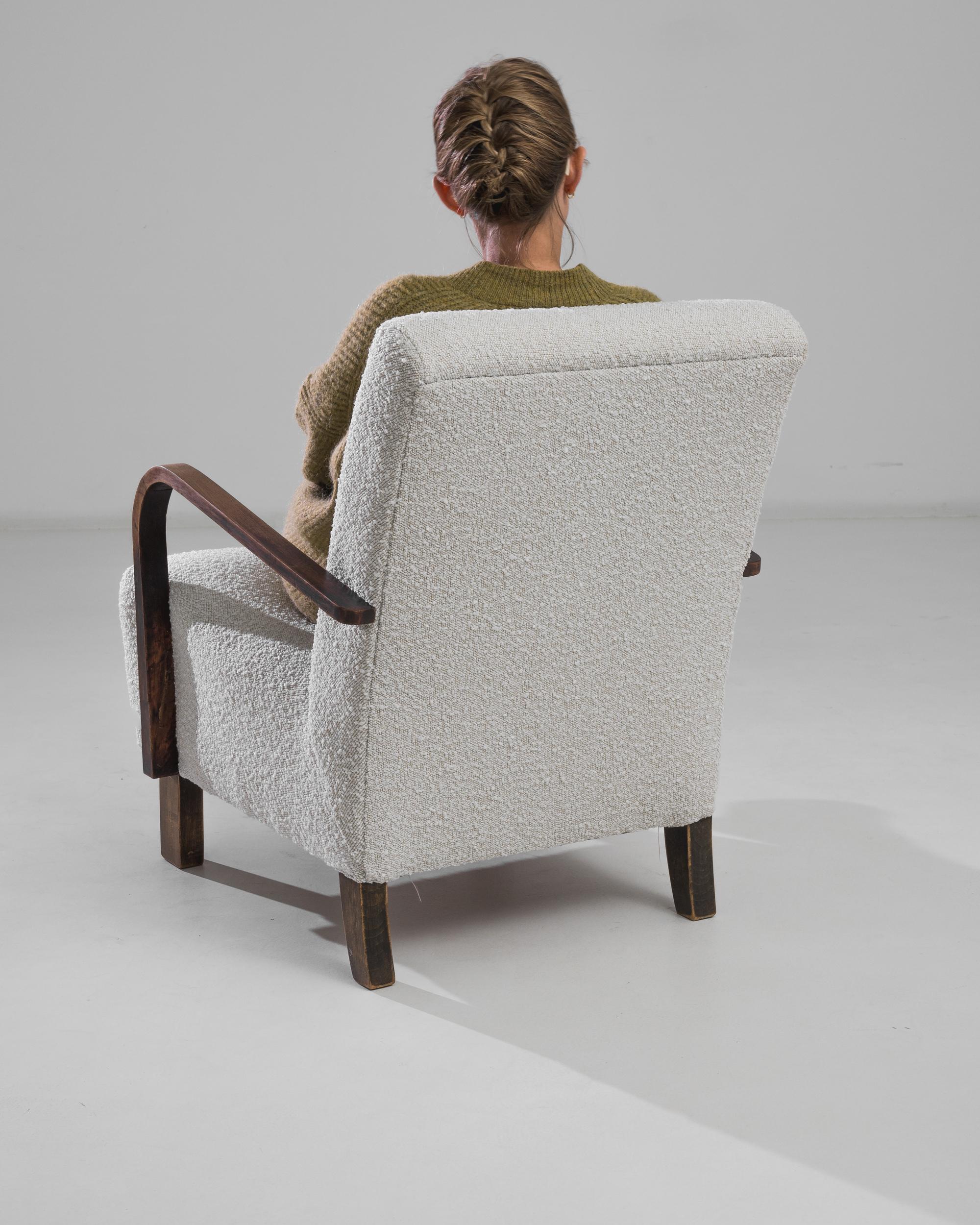 Fauteuil tchèque tapissé des années 1960 par J. Halabala Bon état - En vente à High Point, NC