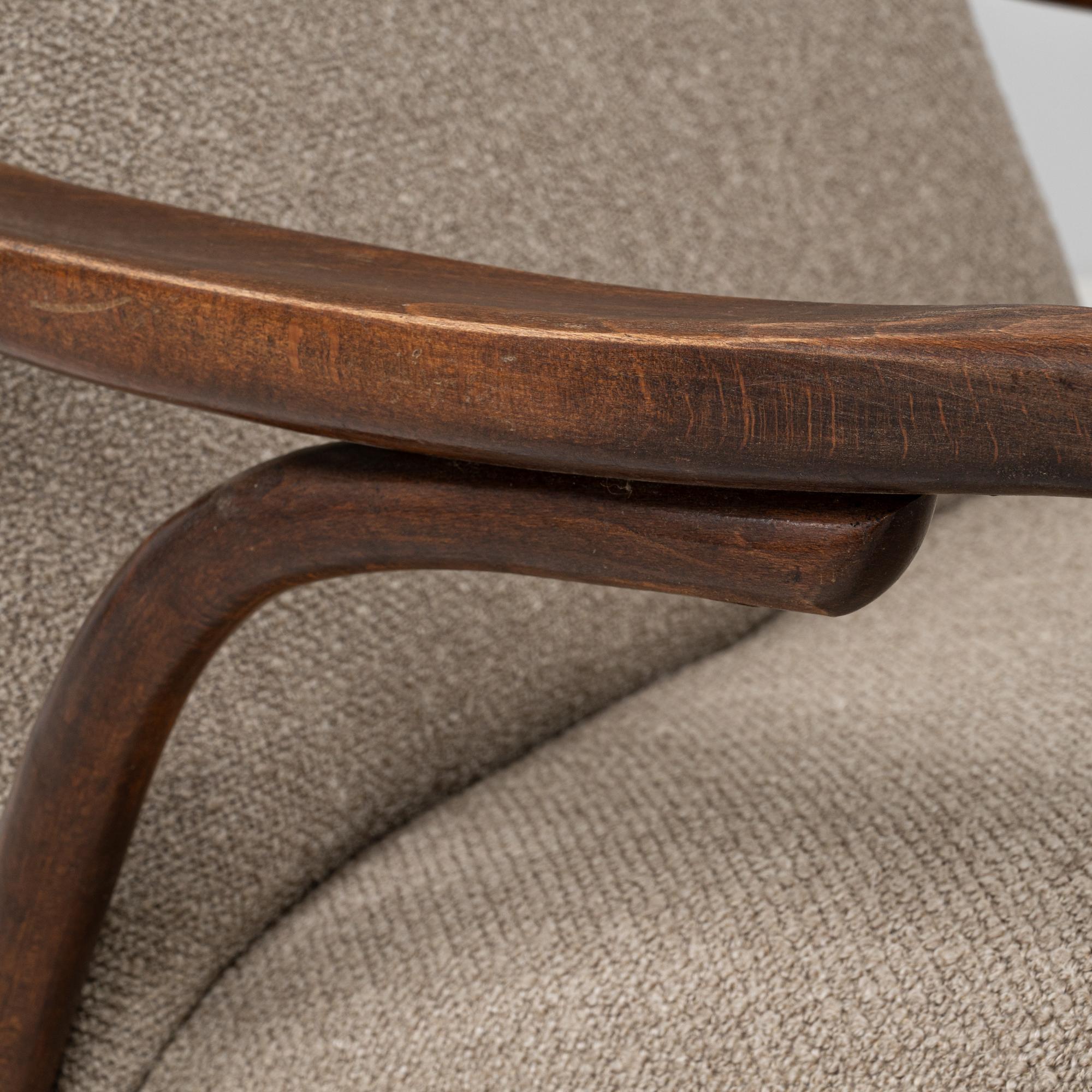 Fauteuil tapissé tchèque des années 1960 par TON en vente 7