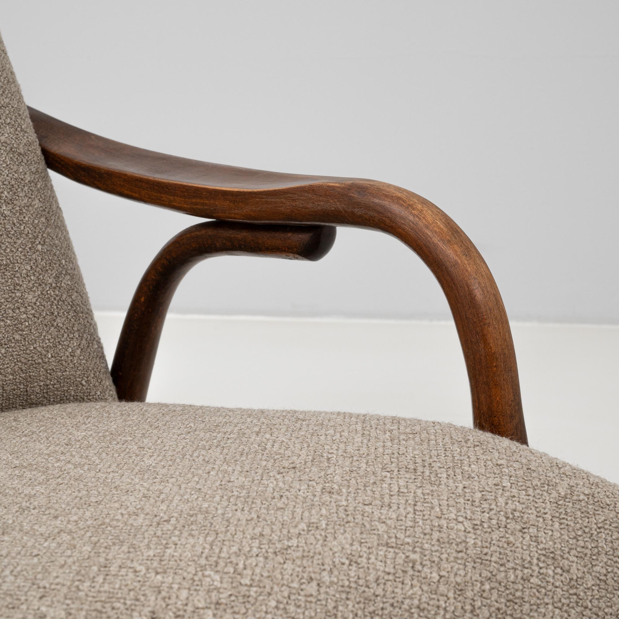 Fauteuil tapissé tchèque des années 1960 par TON en vente 8