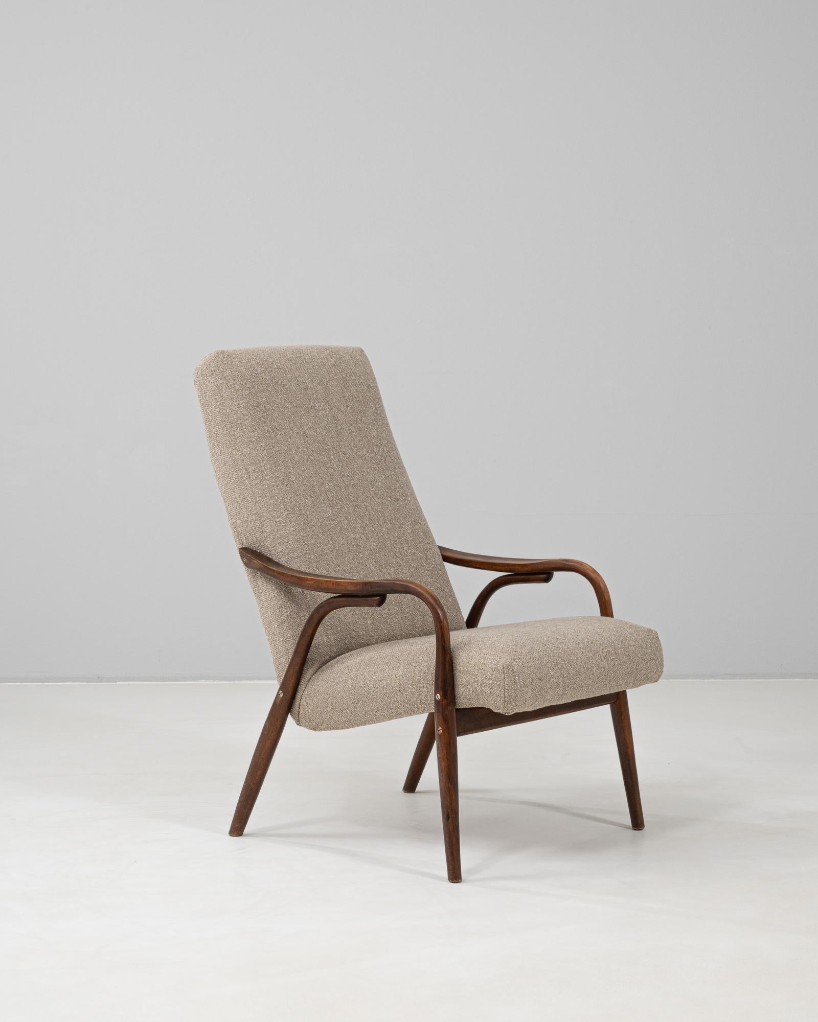 Fauteuil tapissé tchèque des années 1960 par TON en vente 2