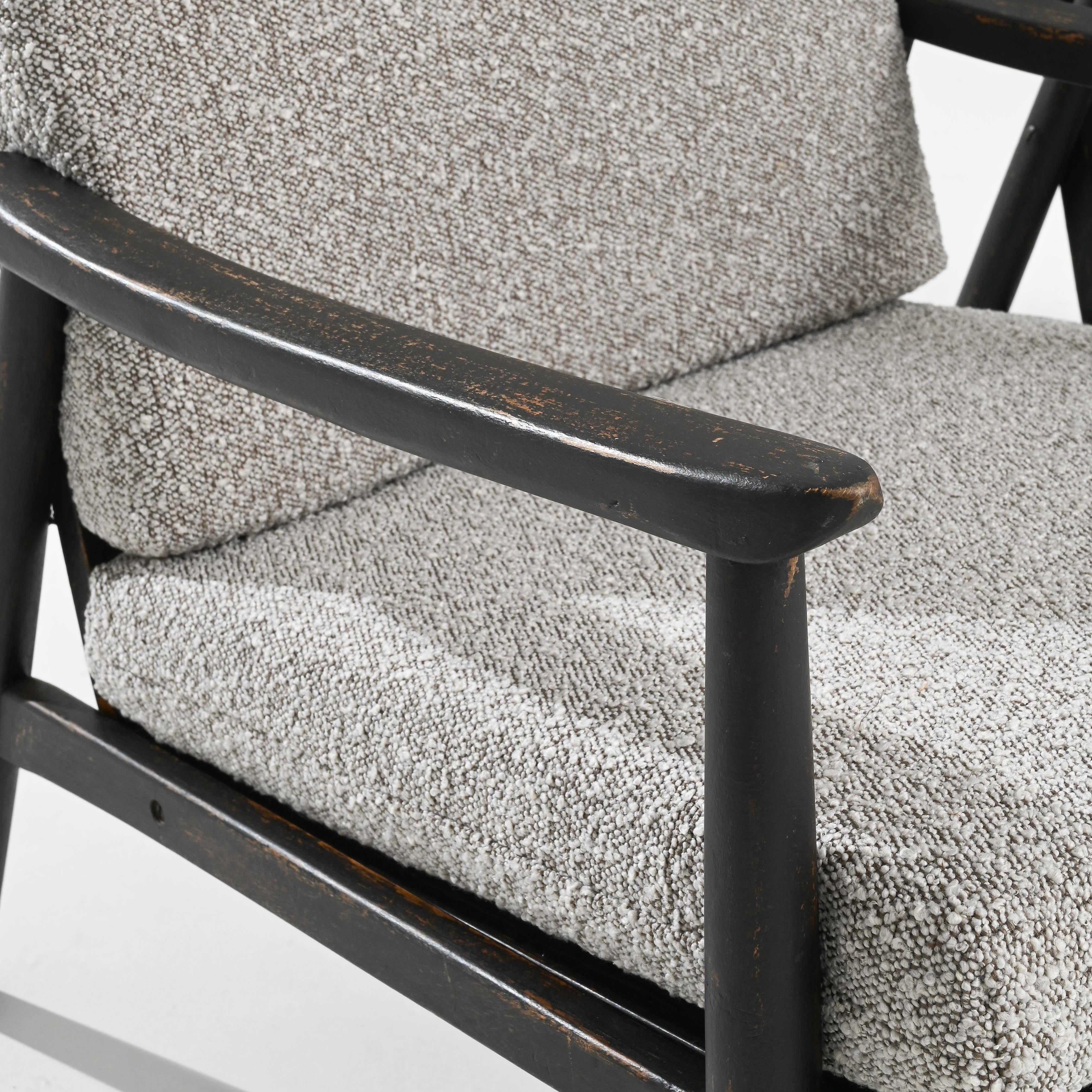 Paire de fauteuils tapissés tchèques des années 1960 en vente 5