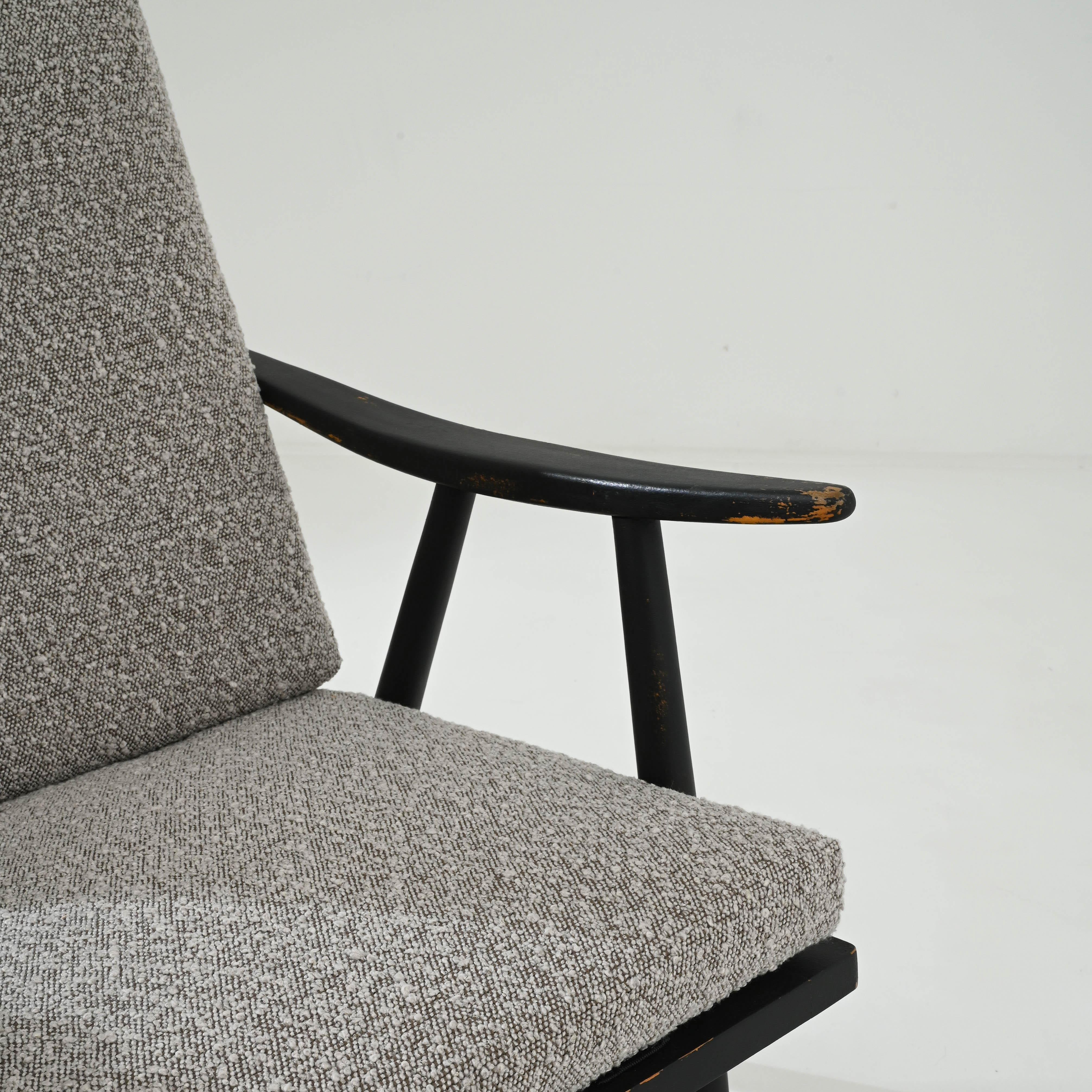 Paire de fauteuils tapissés tchèques des années 1960 en vente 5
