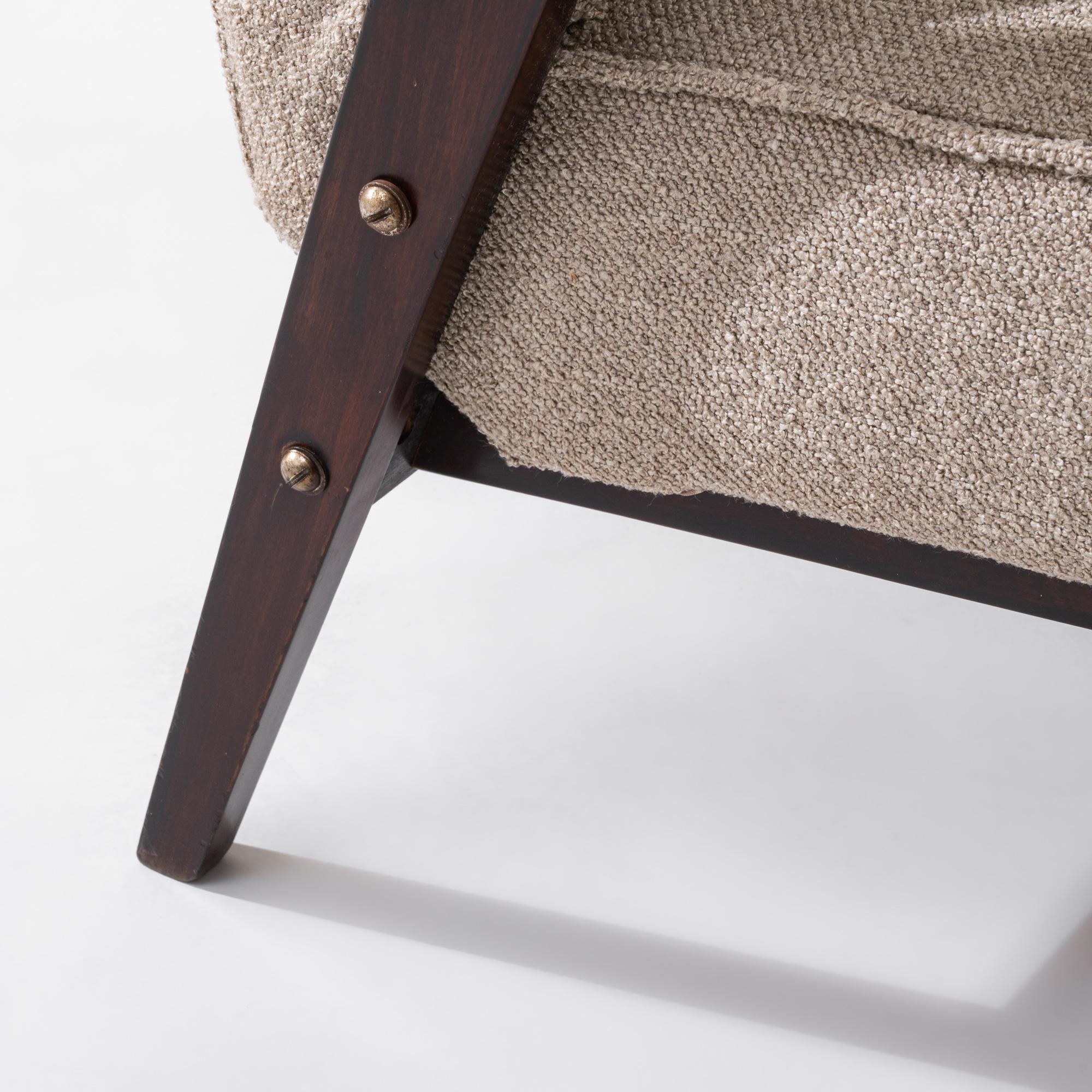 Paire de fauteuils tapissés tchèques des années 1960 en vente 7