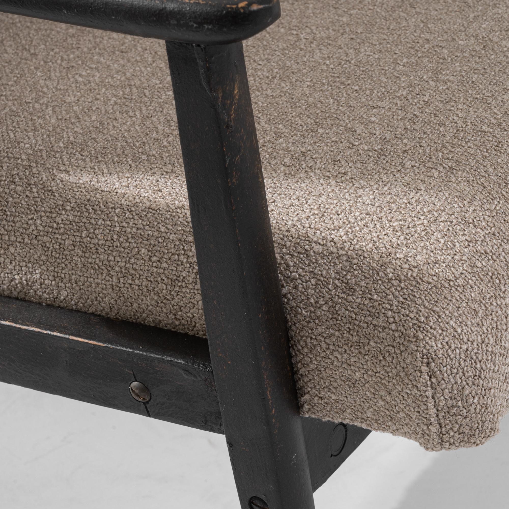 Paire de fauteuils tapissés tchèques des années 1960 en vente 7