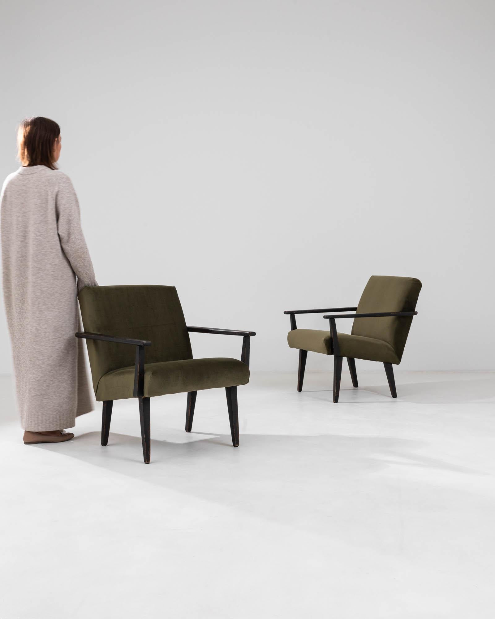 Immerse yourself in the enduring allure of the 1960s with these resplendent Czech armchairs. Their sleek, espresso-hued wooden frames form an elegant silhouette that speaks of the era's design ethos, offering both aesthetic delight and robust
