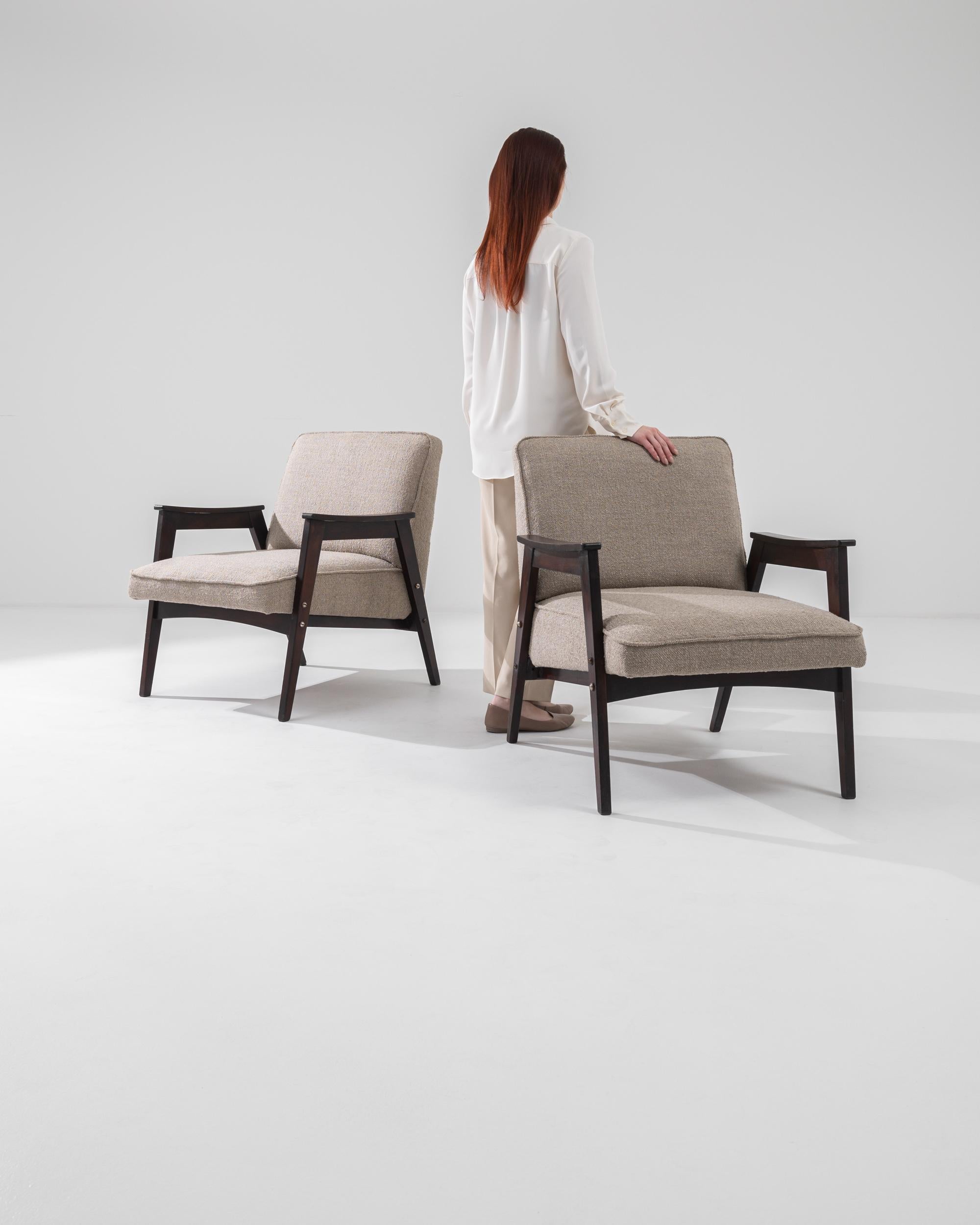 Tchèque Paire de fauteuils tapissés tchèques des années 1960 en vente