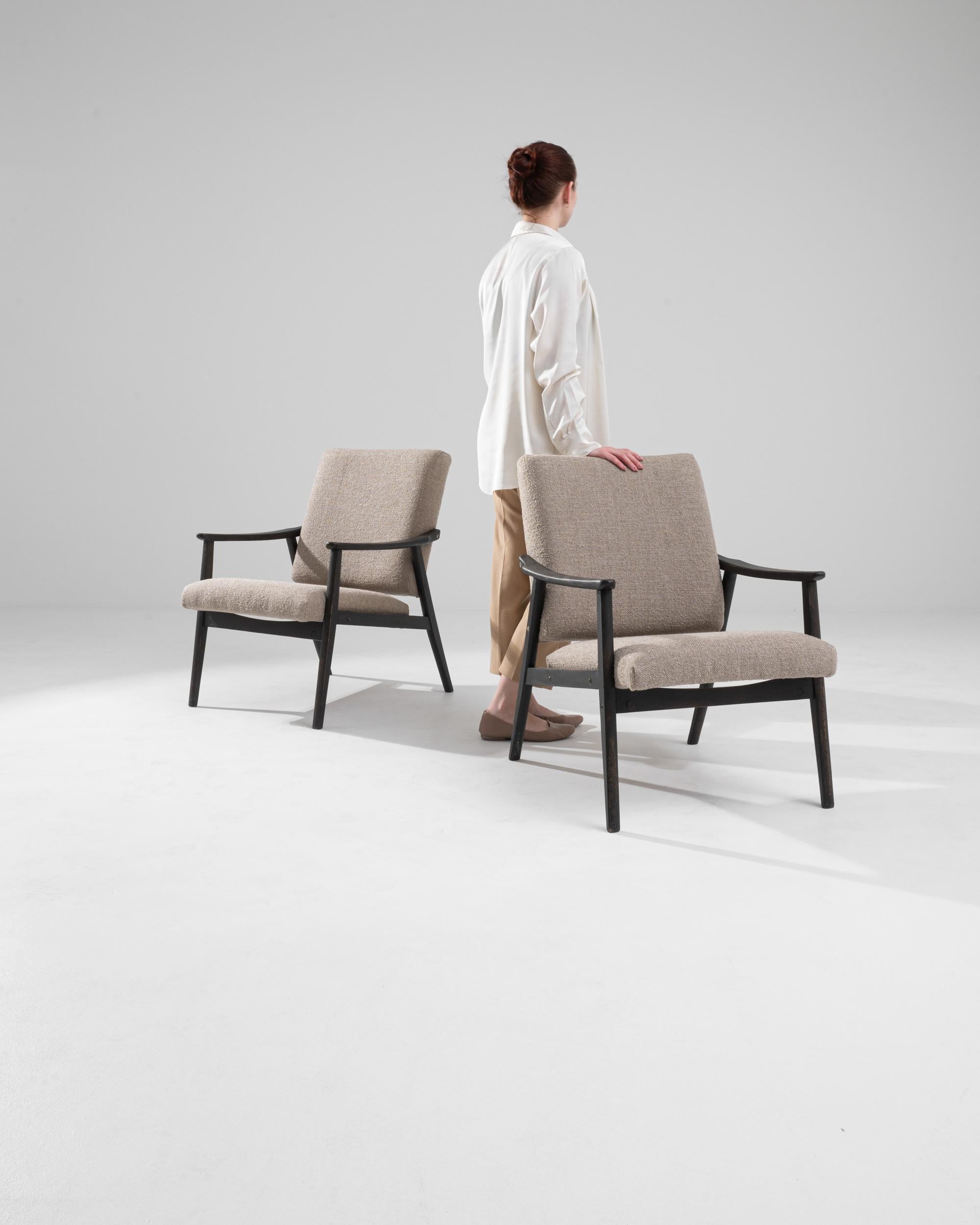 Tchèque Paire de fauteuils tapissés tchèques des années 1960 en vente