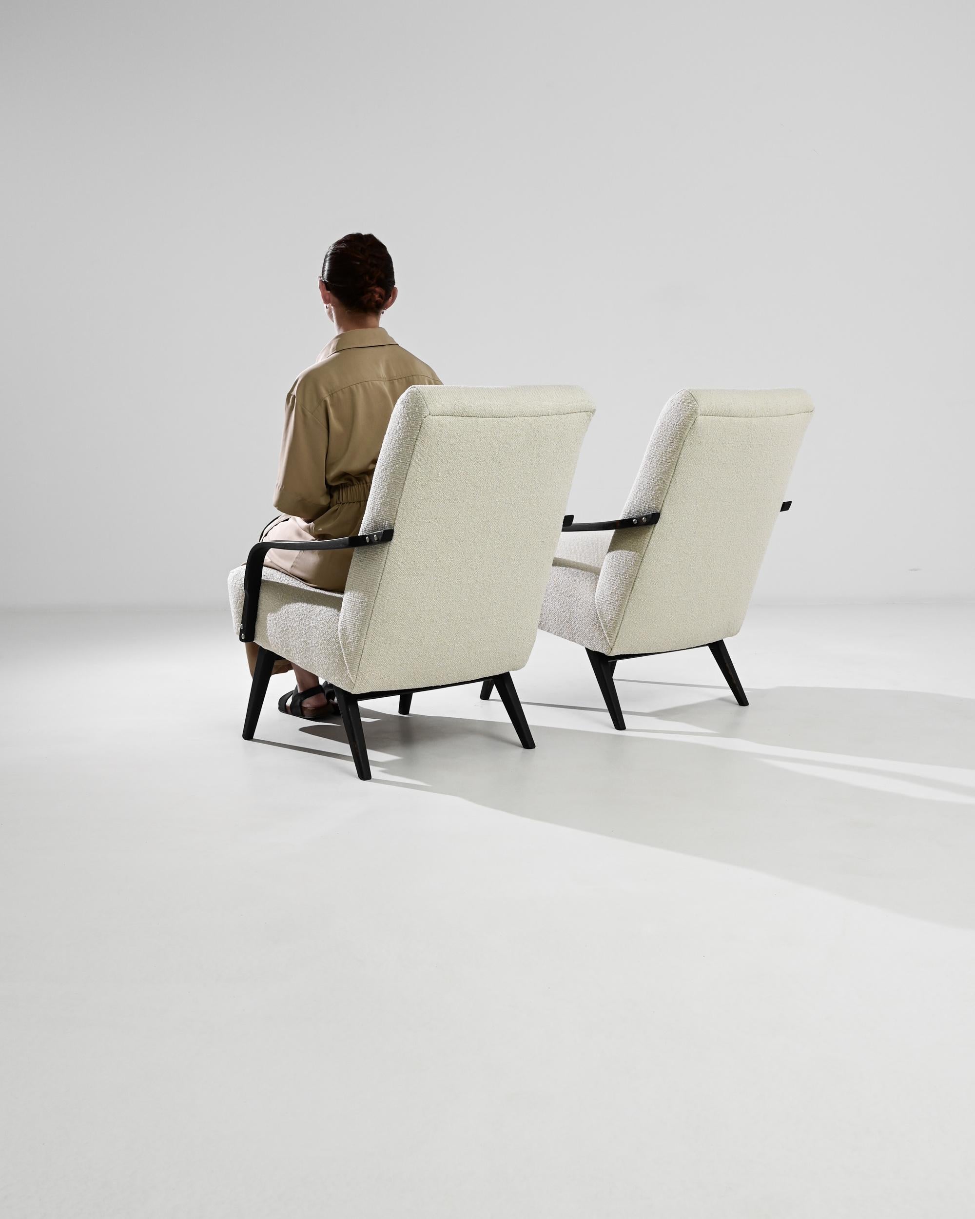 Paire de fauteuils tapissés tchèques des années 1960 Bon état - En vente à High Point, NC