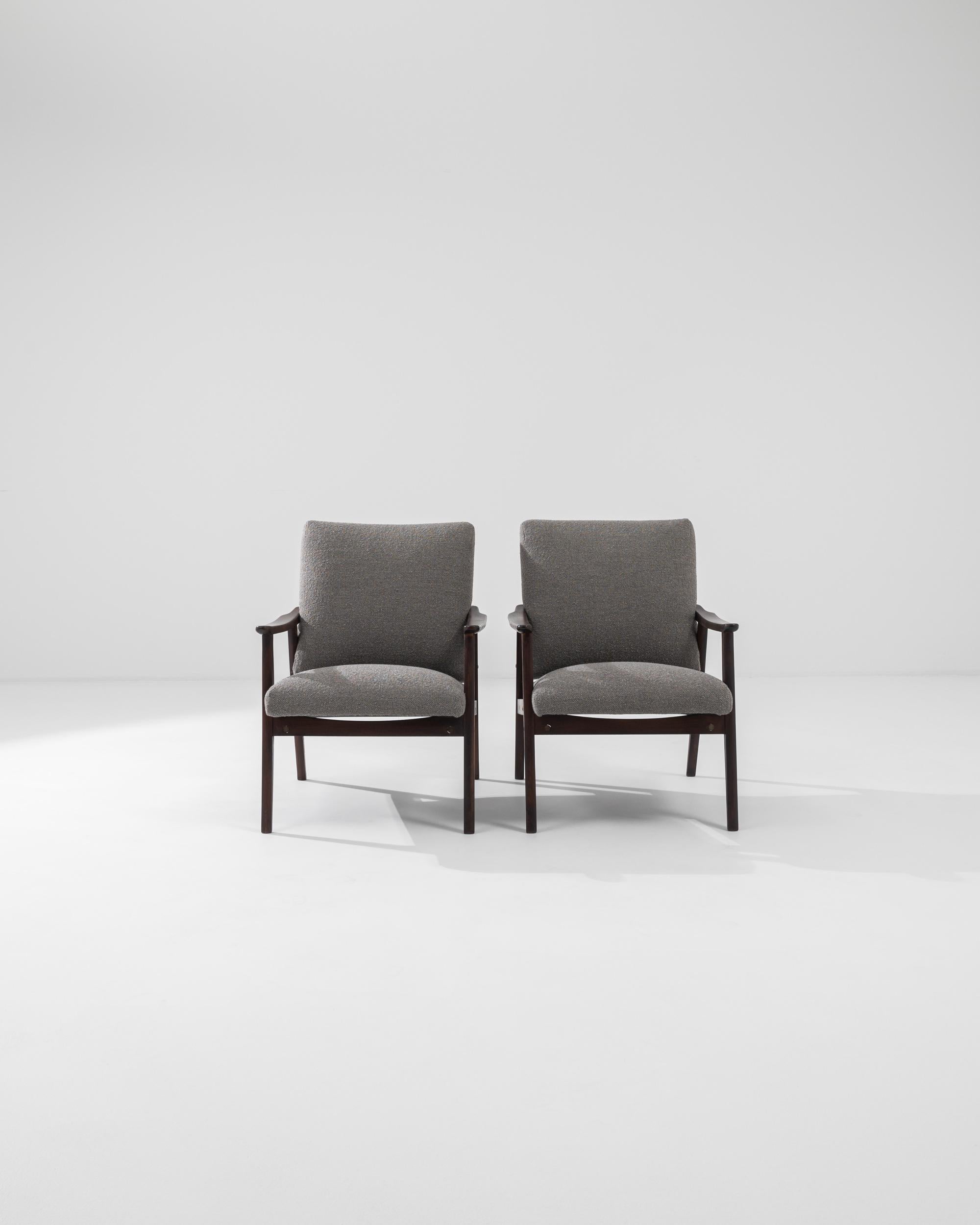 Paire de fauteuils tapissés tchèques des années 1960 Bon état - En vente à High Point, NC