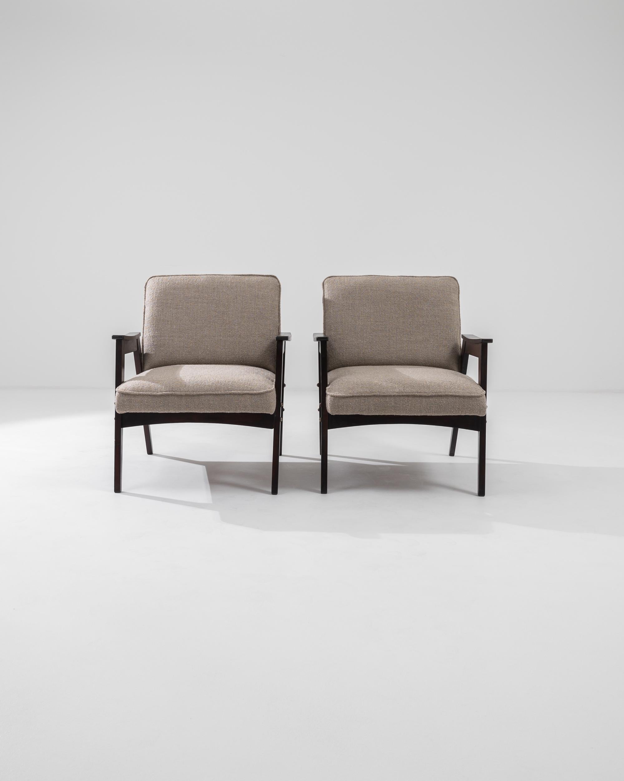 Paire de fauteuils tapissés tchèques des années 1960 Bon état - En vente à High Point, NC