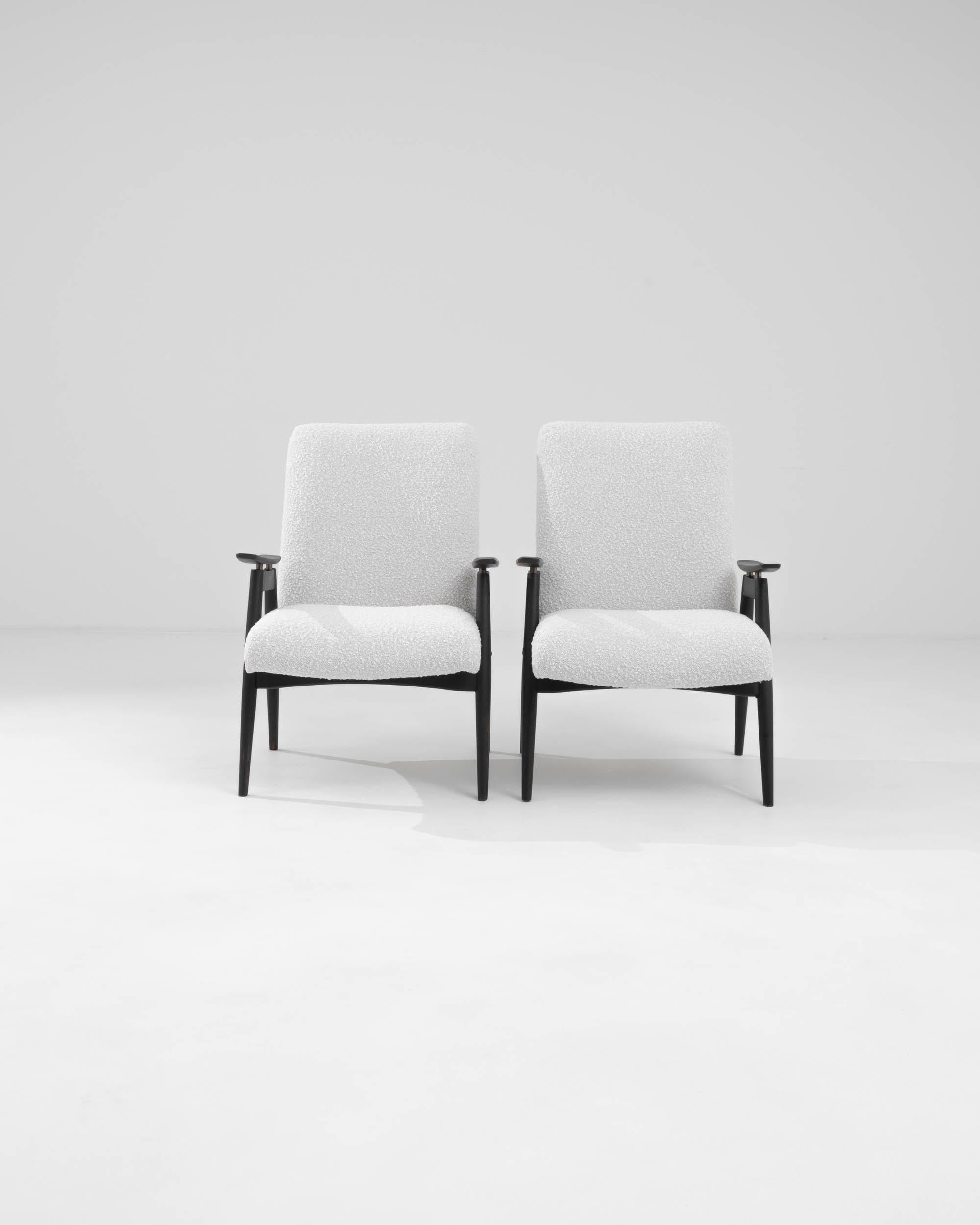 Paire de fauteuils tapissés tchèques des années 1960 Bon état - En vente à High Point, NC
