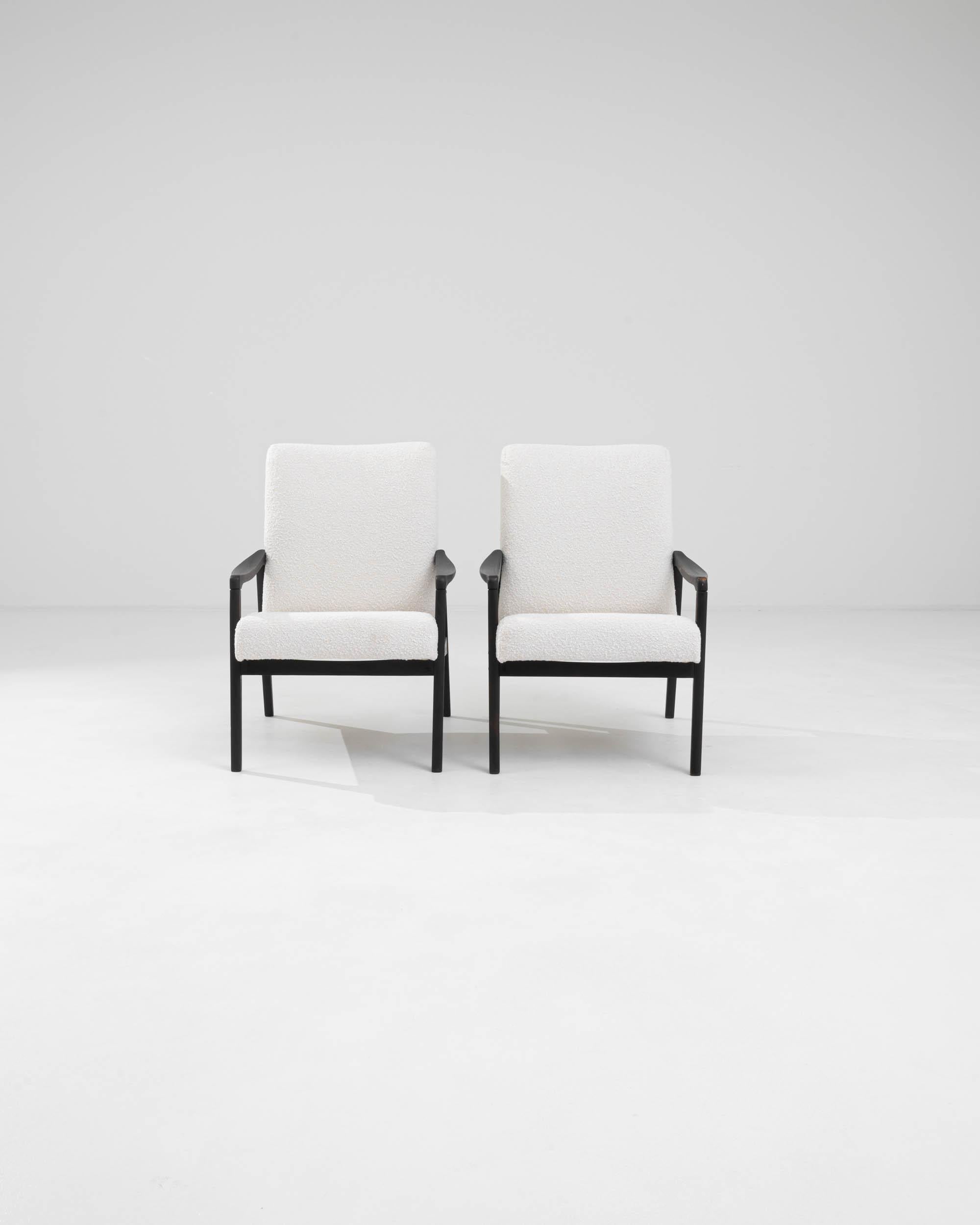 Paire de fauteuils tapissés tchèques des années 1960 Bon état - En vente à High Point, NC