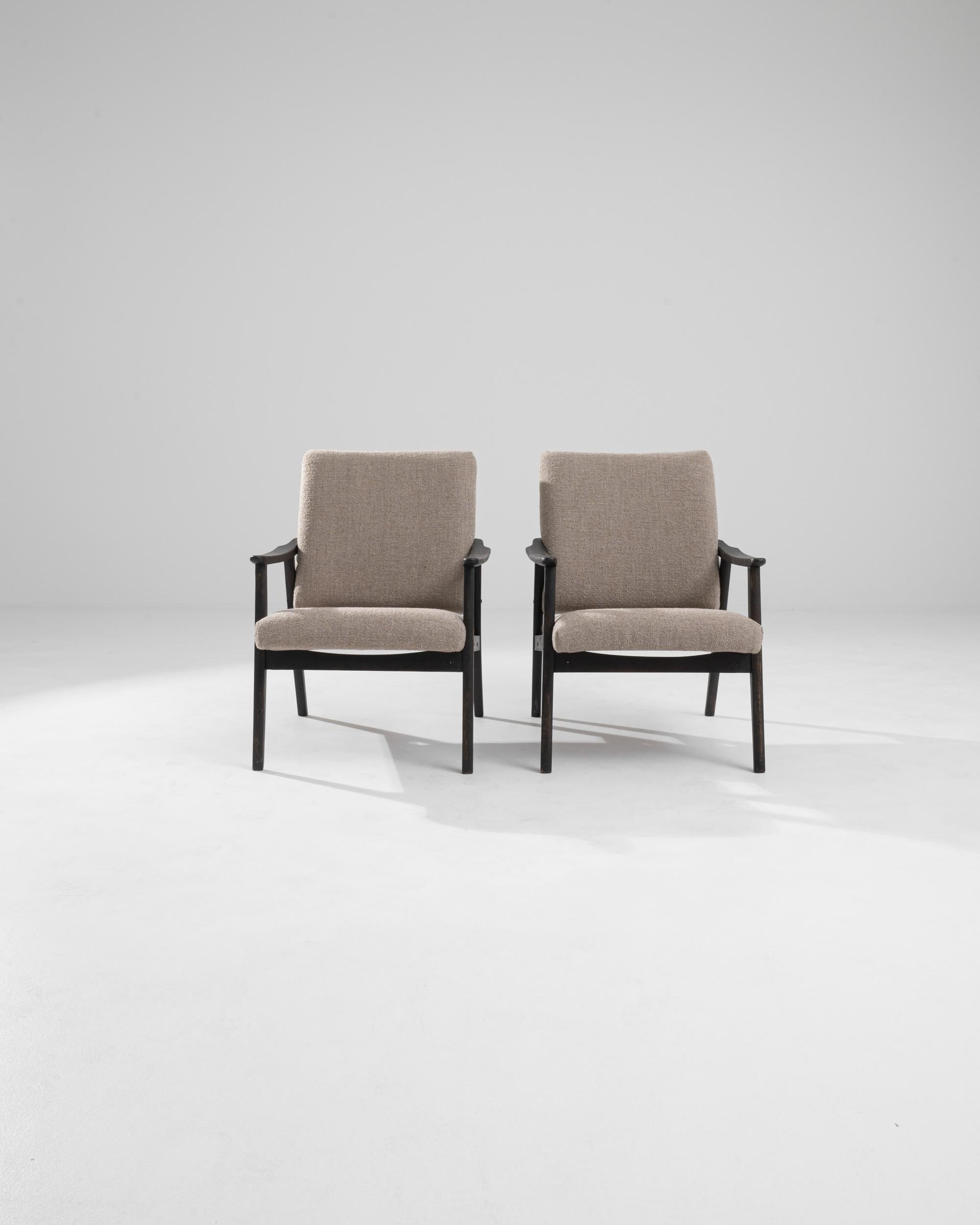 Paire de fauteuils tapissés tchèques des années 1960 Bon état - En vente à High Point, NC