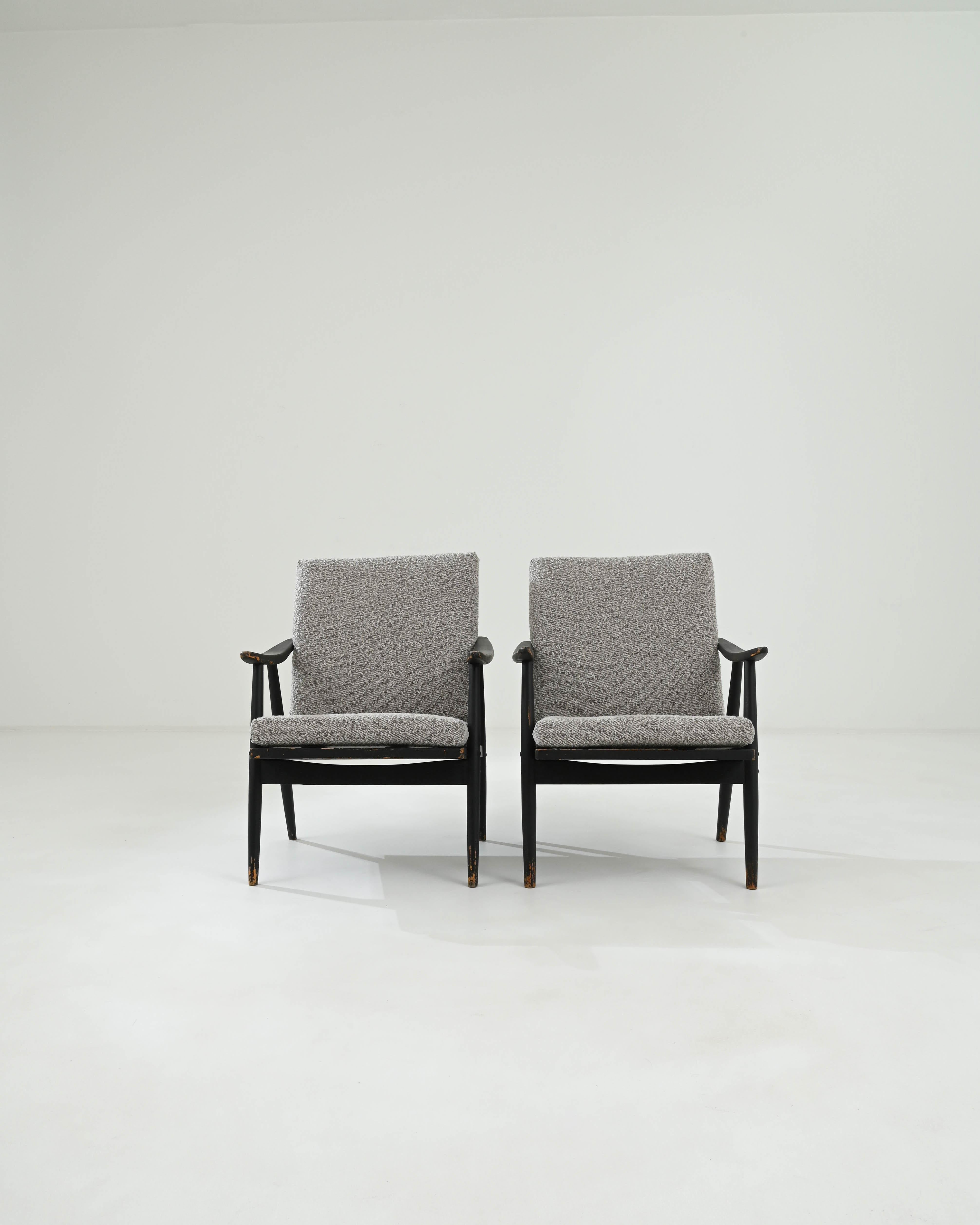 Paire de fauteuils tapissés tchèques des années 1960 Bon état - En vente à High Point, NC