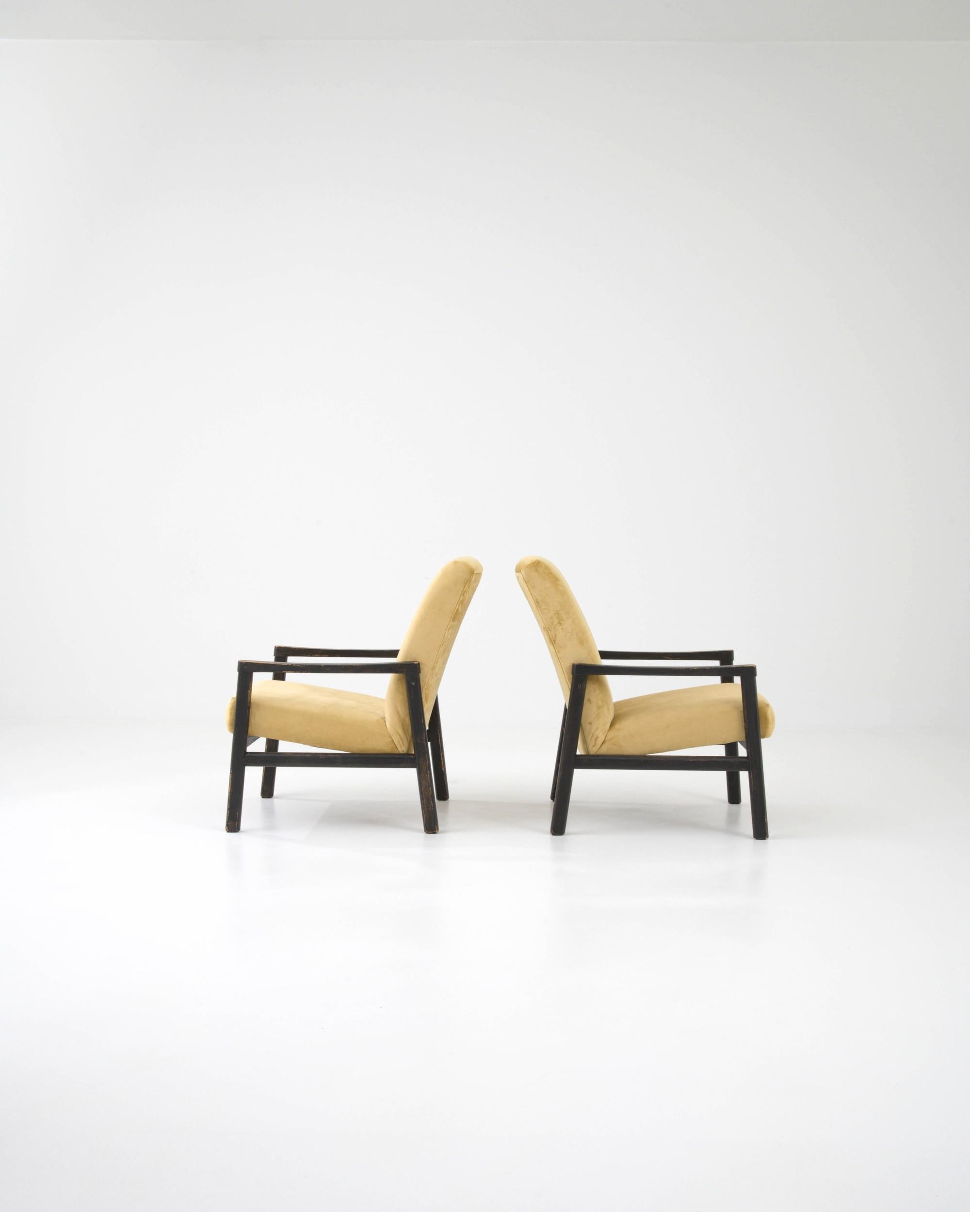 Paire de fauteuils tapissés tchèques des années 1960 Bon état - En vente à High Point, NC