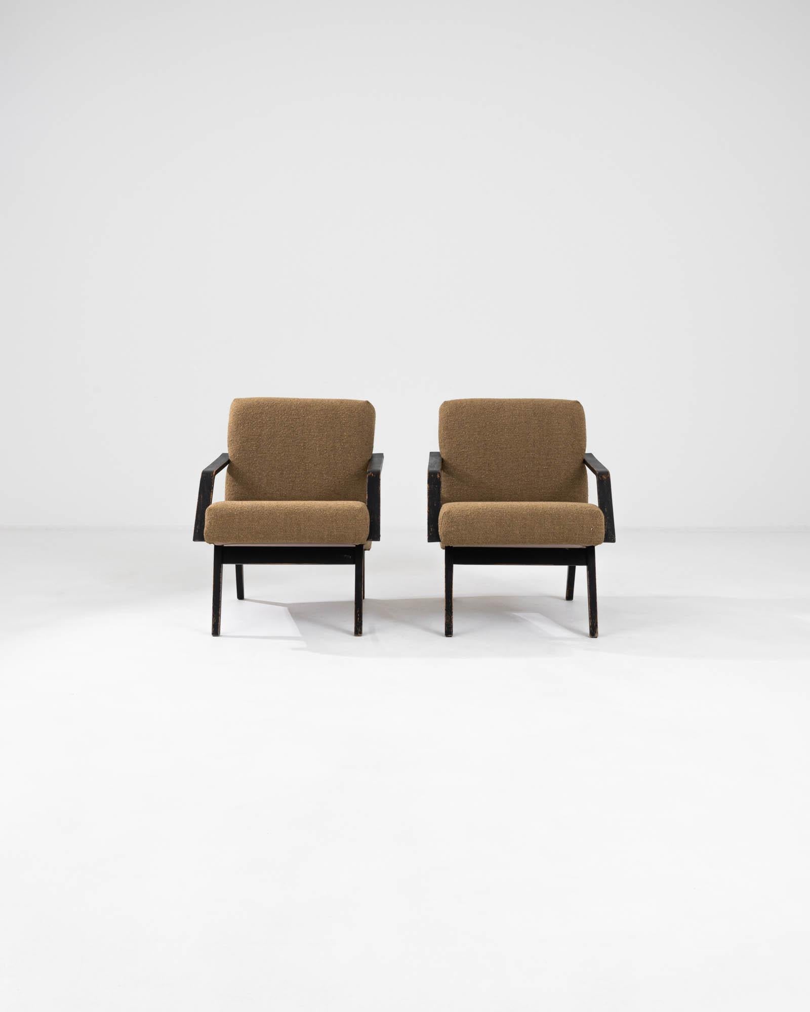 20ième siècle Paire de fauteuils tapissés tchèques des années 1960 en vente