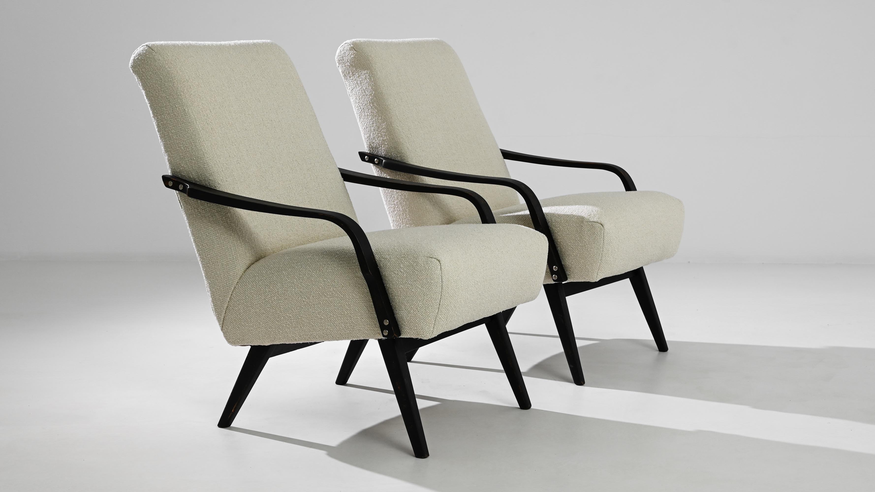 20ième siècle Paire de fauteuils tapissés tchèques des années 1960 en vente